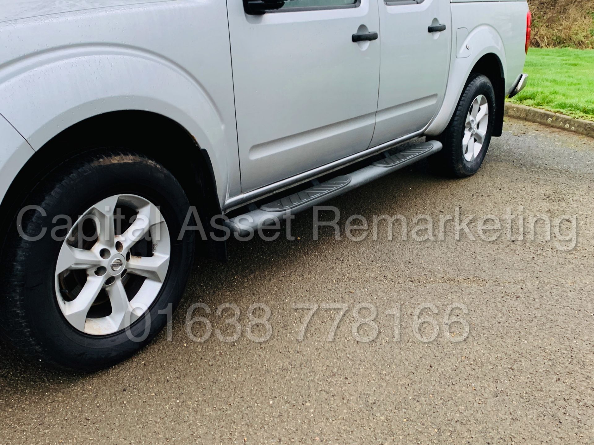 NISSAN NAVARA *TEKNA* D/CAB 4x4 PICK-UP (2012 MODEL) '2.5 DCI - 188 BHP - AUTO' *LEATHER & SAT NAV* - Image 16 of 48