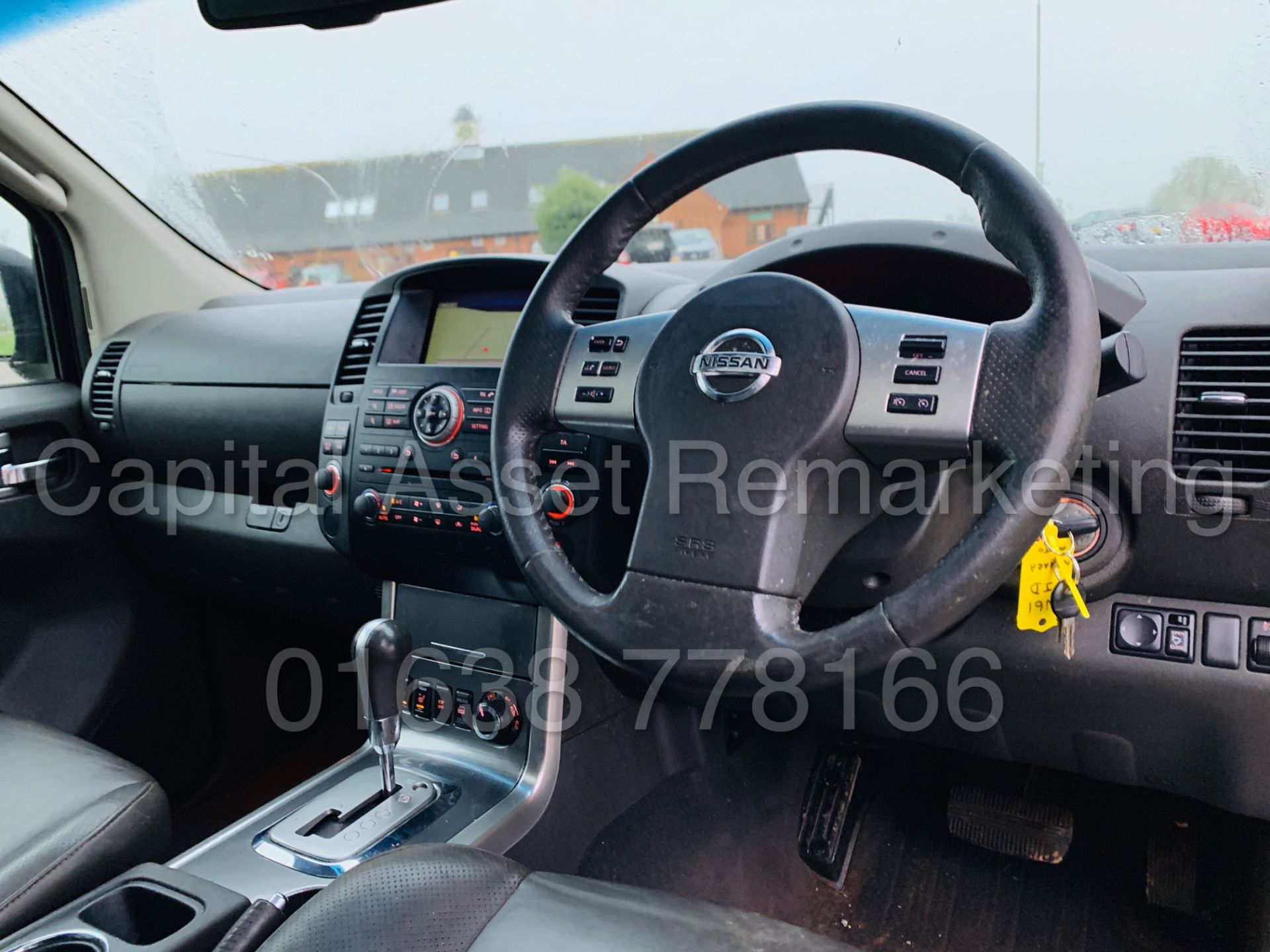 NISSAN NAVARA *TEKNA* D/CAB 4x4 PICK-UP (2012 MODEL) '2.5 DCI - 188 BHP - AUTO' *LEATHER & SAT NAV* - Image 36 of 48