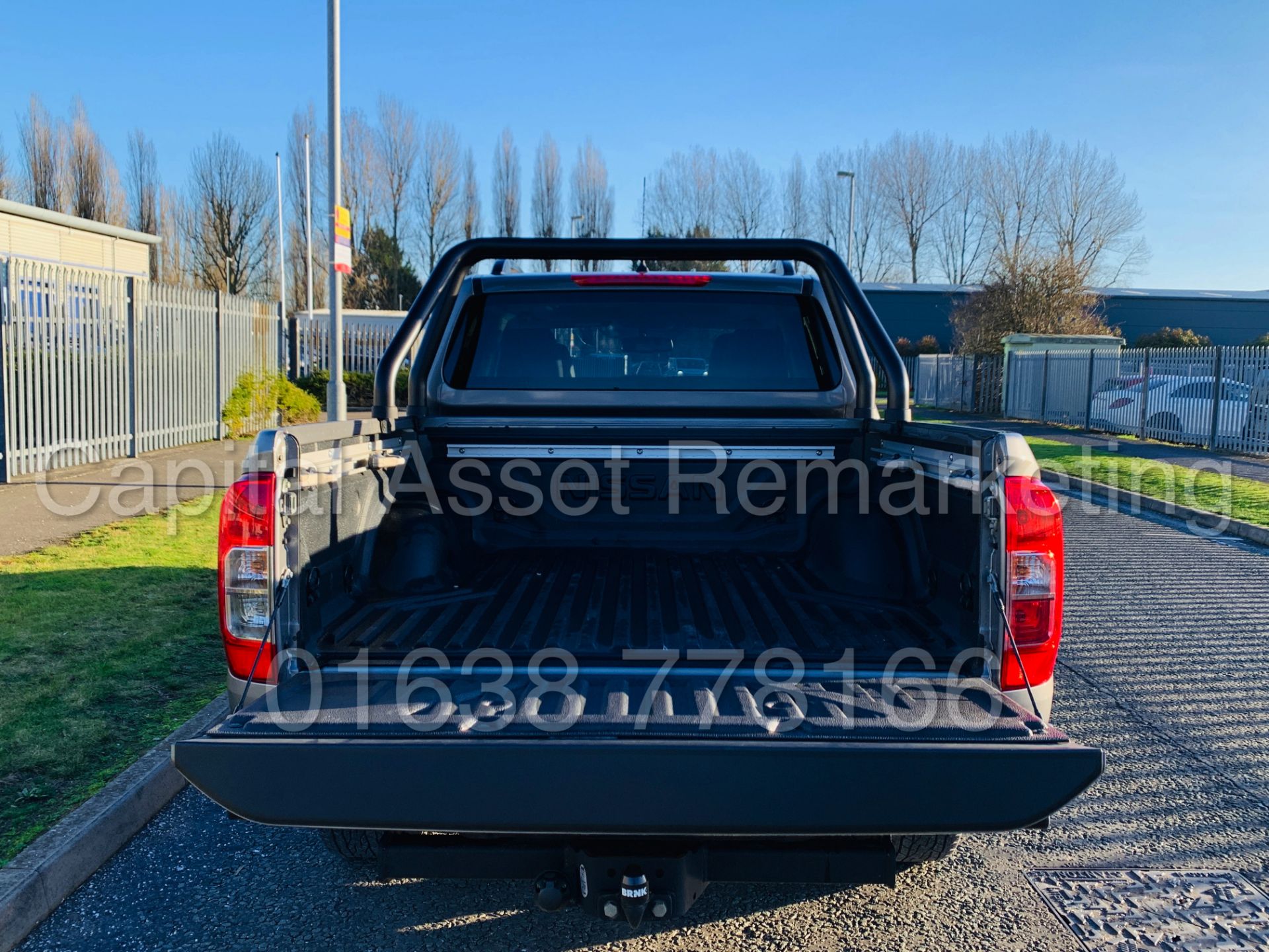 NISSAN NAVARA *N-GUARD* DOUBLE CAB PICK-UP (2019 - 69 REG) '2.3 DCI - 190 BHP - AUTO' *MASSIVE SPEC* - Image 8 of 60