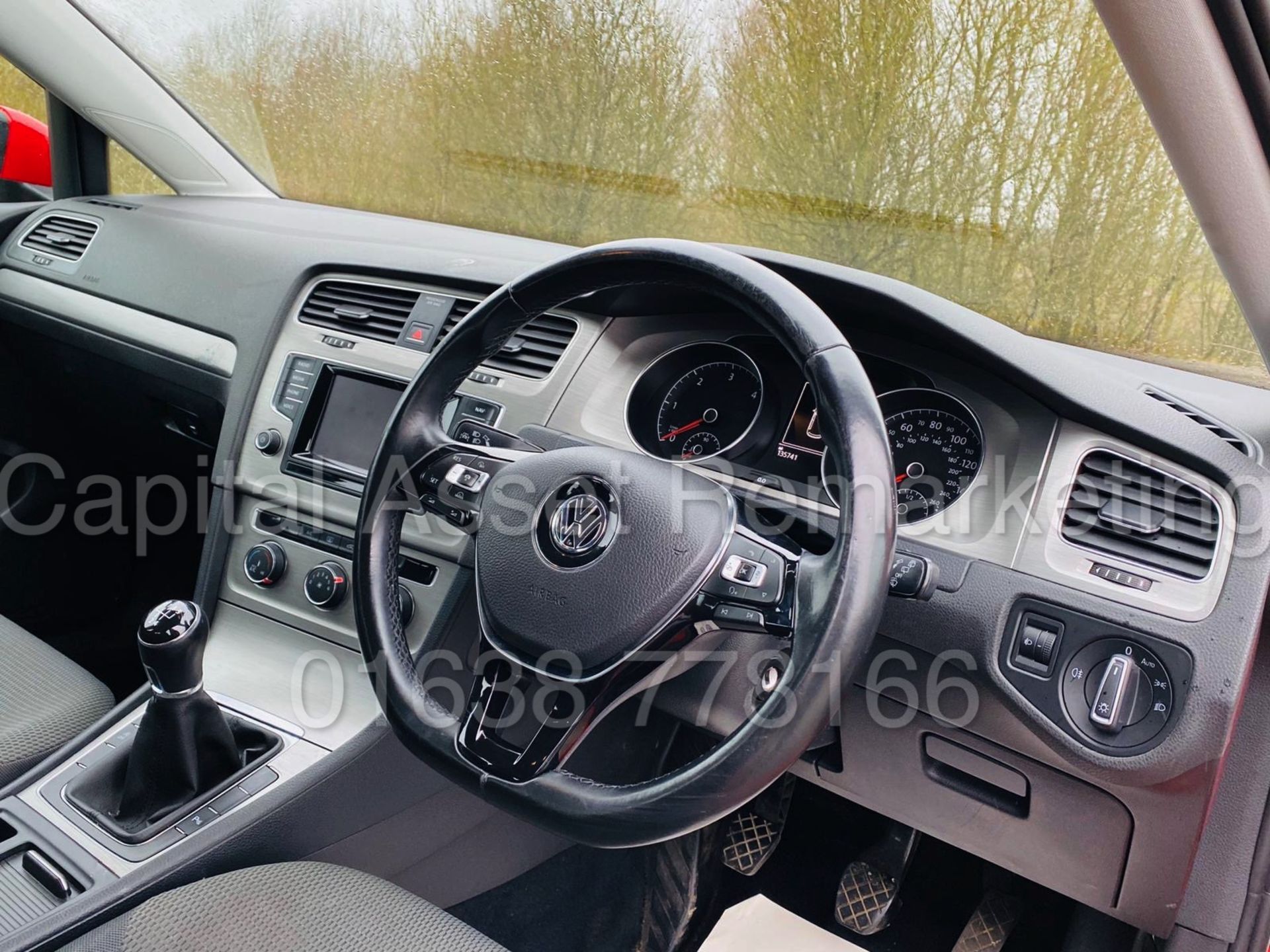 VOLKSWAGEN GOLF *SE BLUEMOTION TECH* 5 DOOR HATCHBACK (2015 - NEW MODEL) '1.6 TDI-105 BHP' *SAT NAV* - Image 16 of 35