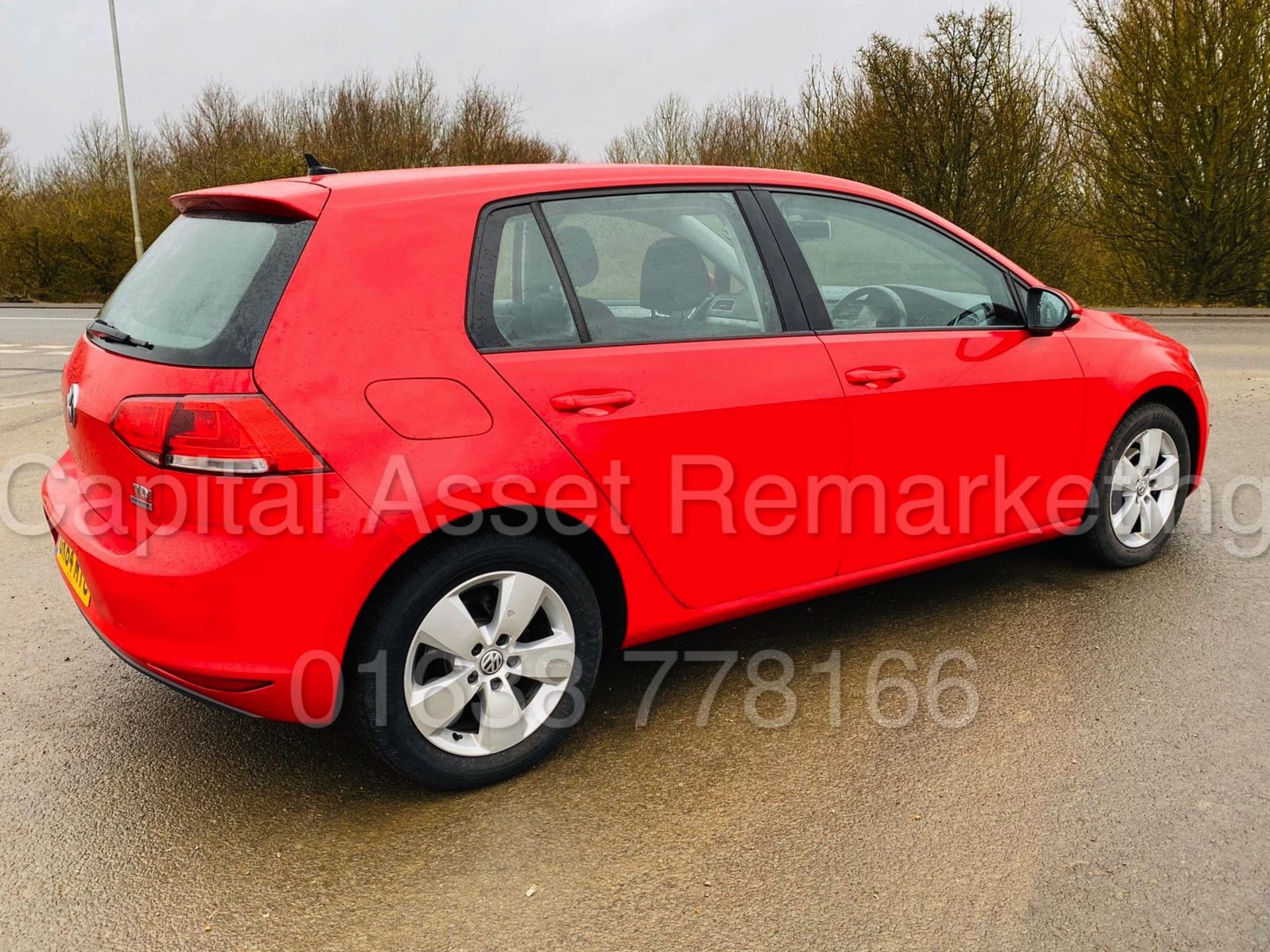 VOLKSWAGEN GOLF *SE BLUEMOTION TECH* 5 DOOR HATCHBACK (2015 - NEW MODEL) '1.6 TDI-105 BHP' *SAT NAV* - Image 11 of 35