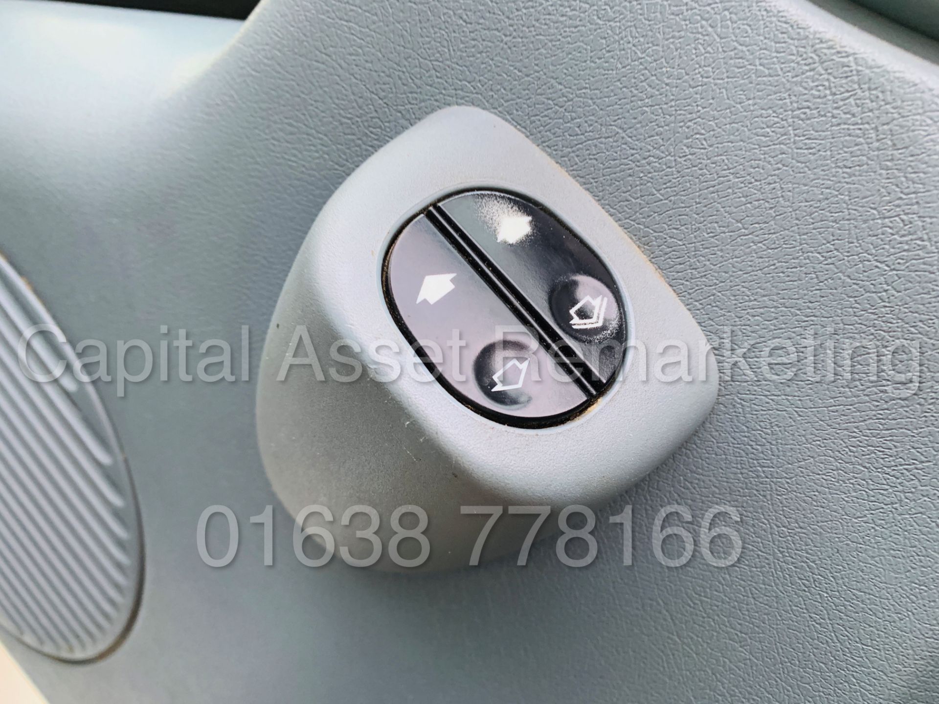 FORD TRANSIT T350 *LWB - 7 SEATER MESSING UNIT* (2014 MODEL) '2.2 TDCI - 6 SPEED' *ON BOARD TOILET* - Image 32 of 44