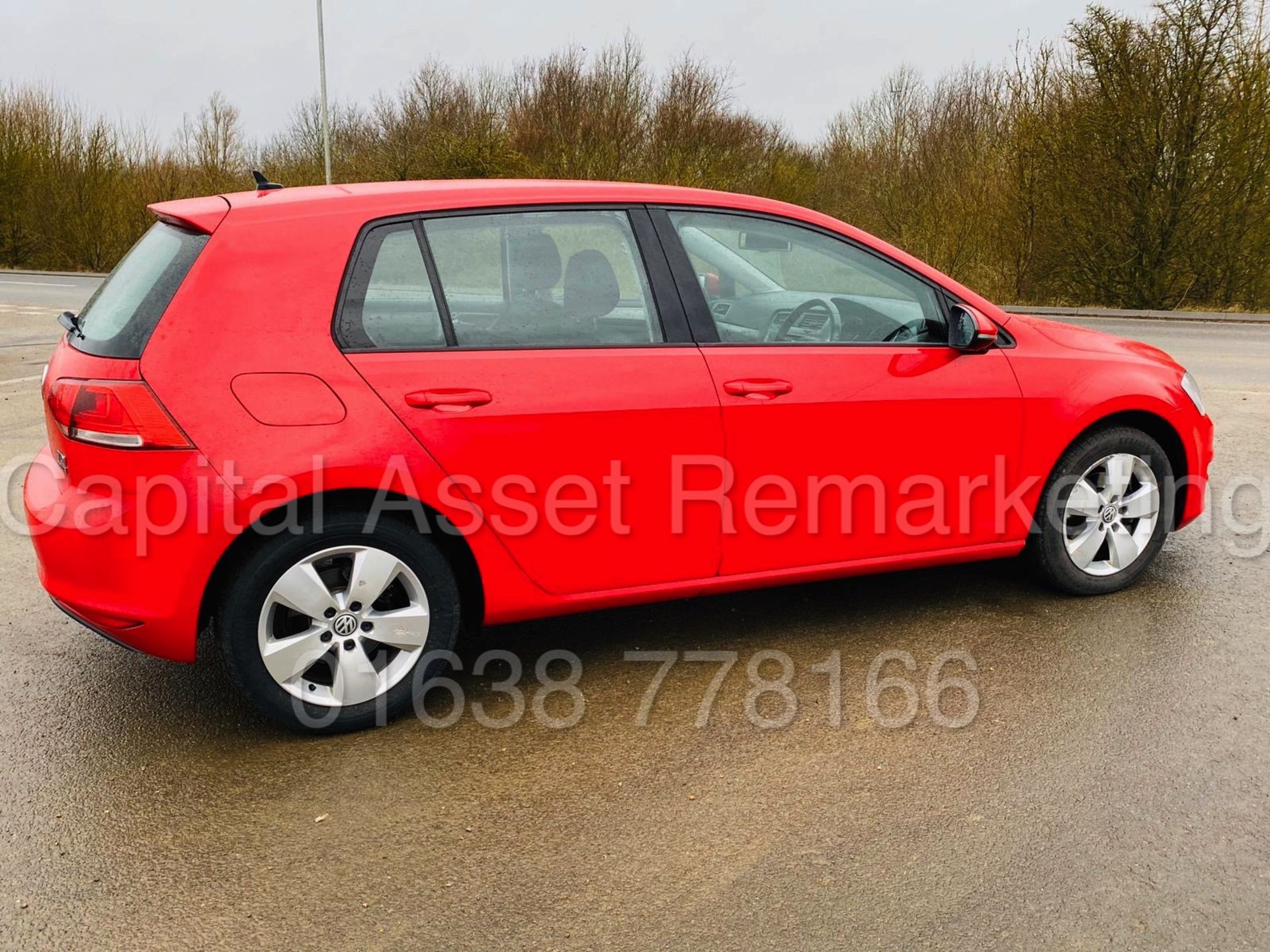 VOLKSWAGEN GOLF *SE BLUEMOTION TECH* 5 DOOR HATCHBACK (2015 - NEW MODEL) '1.6 TDI-105 BHP' *SAT NAV* - Image 12 of 35