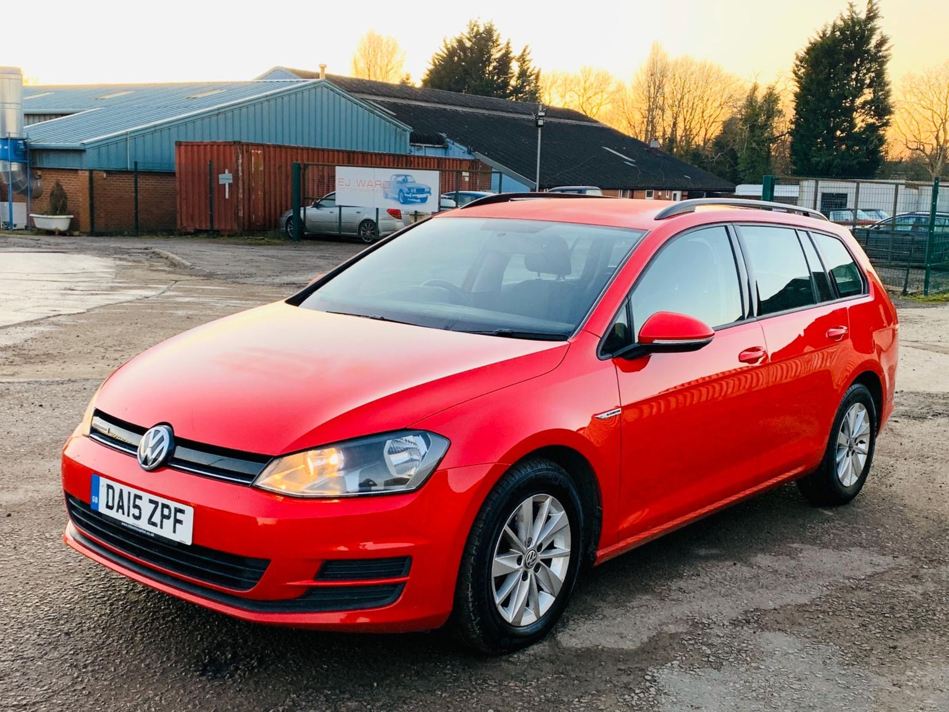 (ON SALE) VOLKSWAGEN GOLF 2.0TDI "SE" BLUEMOTION ESTATE - 15 REG - AIR CON - START / STOP - 1 KEEPER - Image 4 of 31