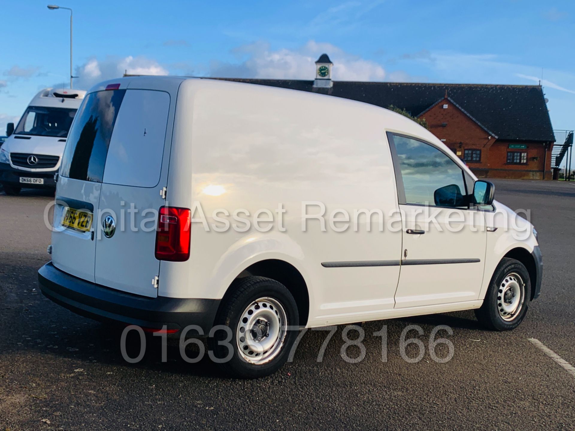 VOLKSWAGEN CADDY C20 *SWB - PANEL VAN* (2017 - NEW MODEL) '2.0 TDI - EURO 6 - 102 BHP' **AIR CON** - Image 11 of 37