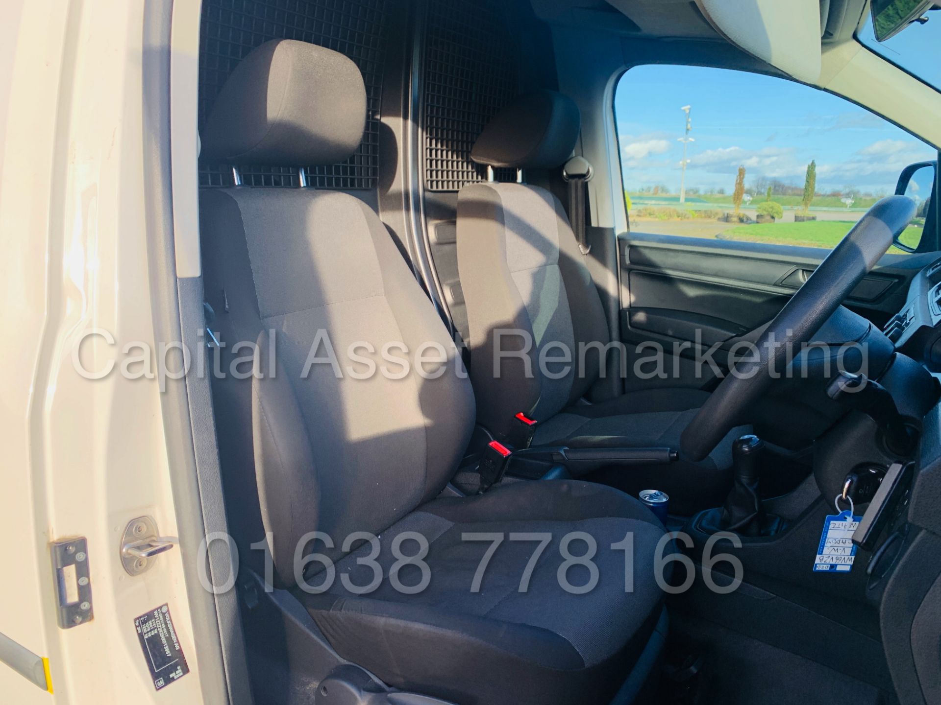 VOLKSWAGEN CADDY C20 *SWB - PANEL VAN* (2017 - NEW MODEL) '2.0 TDI - EURO 6 - 102 BHP' **AIR CON** - Image 24 of 37