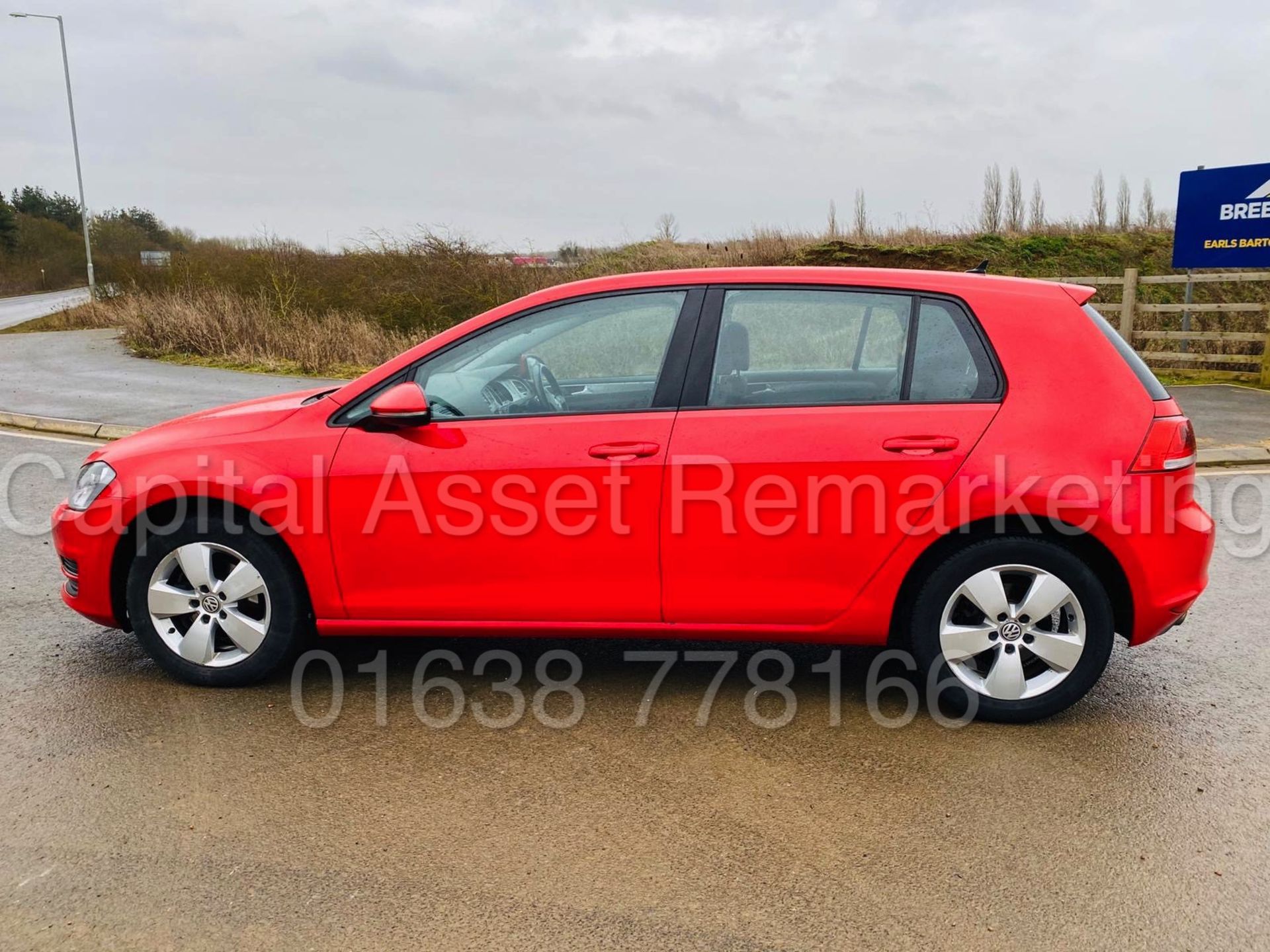 (On Sale) VOLKSWAGEN GOLF *SE BLUEMOTION TECH* 5 DOOR HATCHBACK (64 REG-NEW MODEL) 1.6 TDI *SAT NAV* - Image 4 of 35