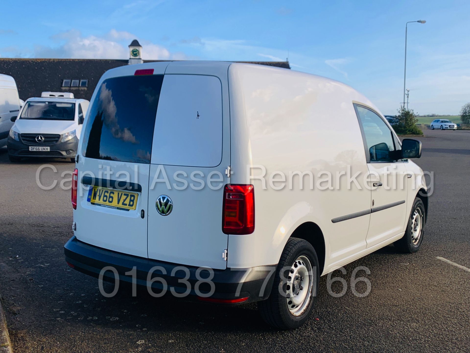 VOLKSWAGEN CADDY C20 *SWB - PANEL VAN* (2017 - NEW MODEL) '2.0 TDI - EURO 6 - 102 BHP' **AIR CON** - Image 10 of 37