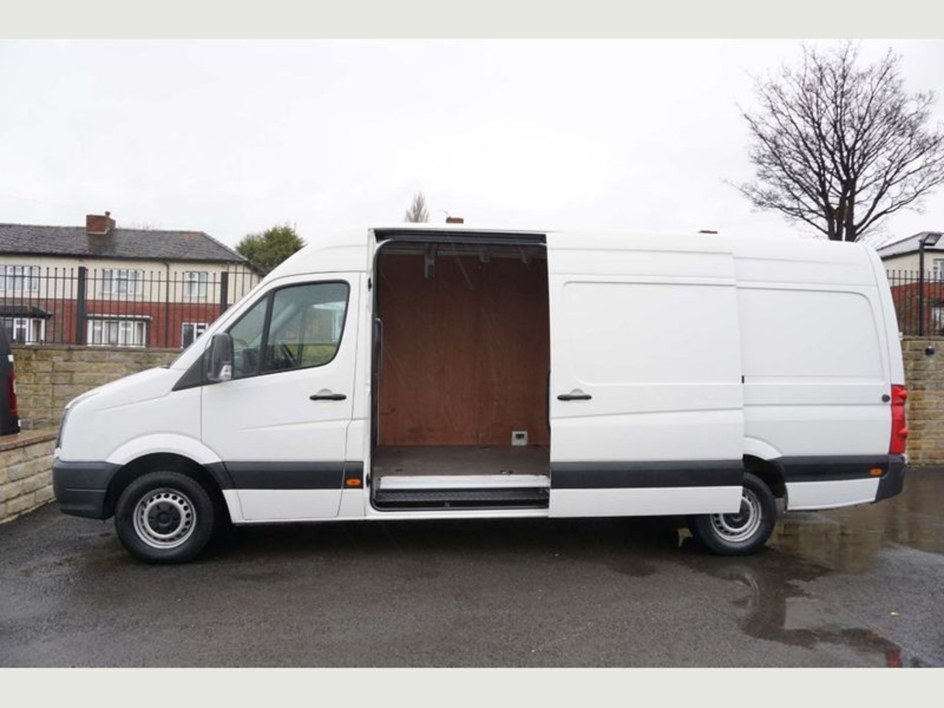 On Sale VOLKSWAGEN CRAFTER 2.0TDI (136) LONG WHEEL BASE HIGH ROOF - 1 KEEPER - 16 REG - LOW MILES - Image 5 of 7