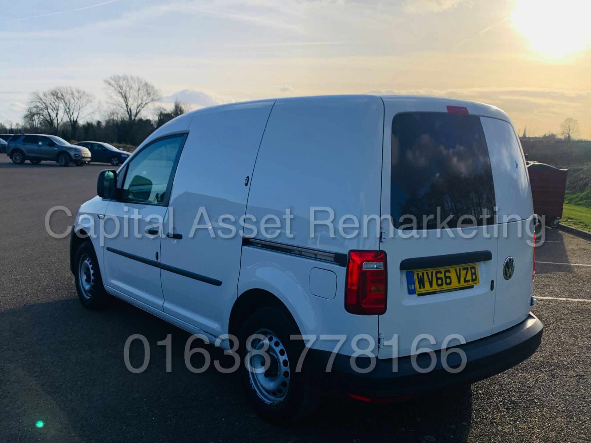 VOLKSWAGEN CADDY C20 *SWB - PANEL VAN* (2017 - NEW MODEL) '2.0 TDI - EURO 6 - 102 BHP' **AIR CON** - Image 8 of 37