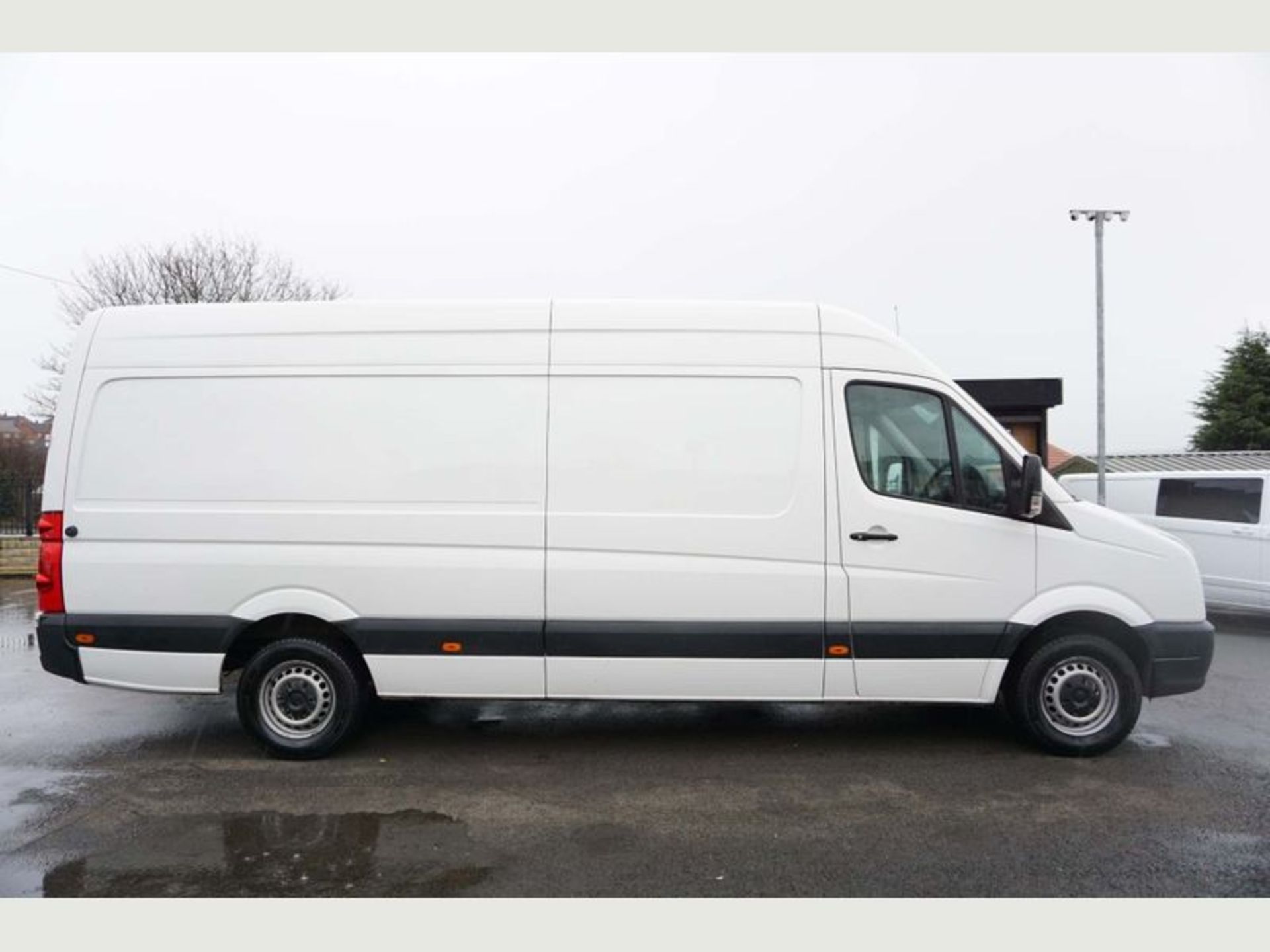 On Sale VOLKSWAGEN CRAFTER 2.0TDI (136) LONG WHEEL BASE HIGH ROOF - 1 KEEPER - 16 REG - LOW MILES - Image 6 of 7