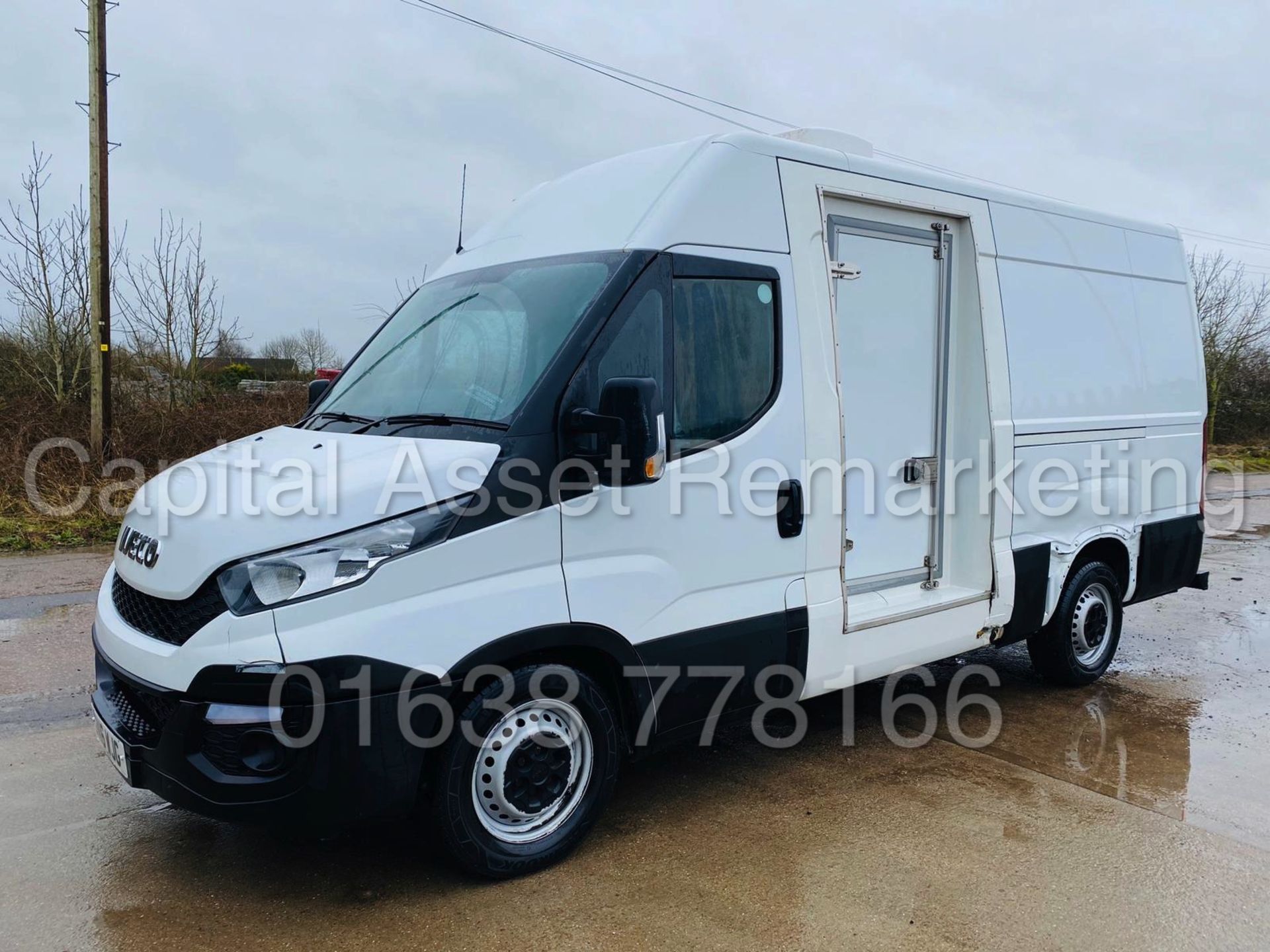 IVECO DAILY 35S13 *FRIDGE / FREEZER VAN* (2016 - NEW MODEL) '2.3 DIESEL - 6 SPEED' *SAT NAV* - Image 4 of 31