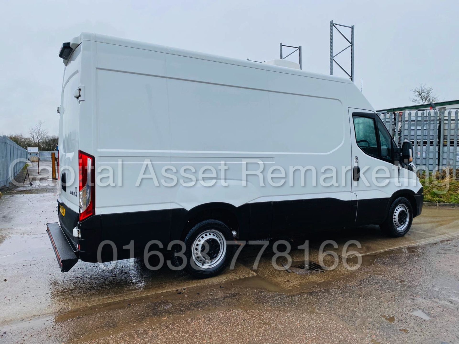 IVECO DAILY 35S13 *FRIDGE / FREEZER VAN* (2016 - NEW MODEL) '2.3 DIESEL - 6 SPEED' *SAT NAV* - Image 10 of 31