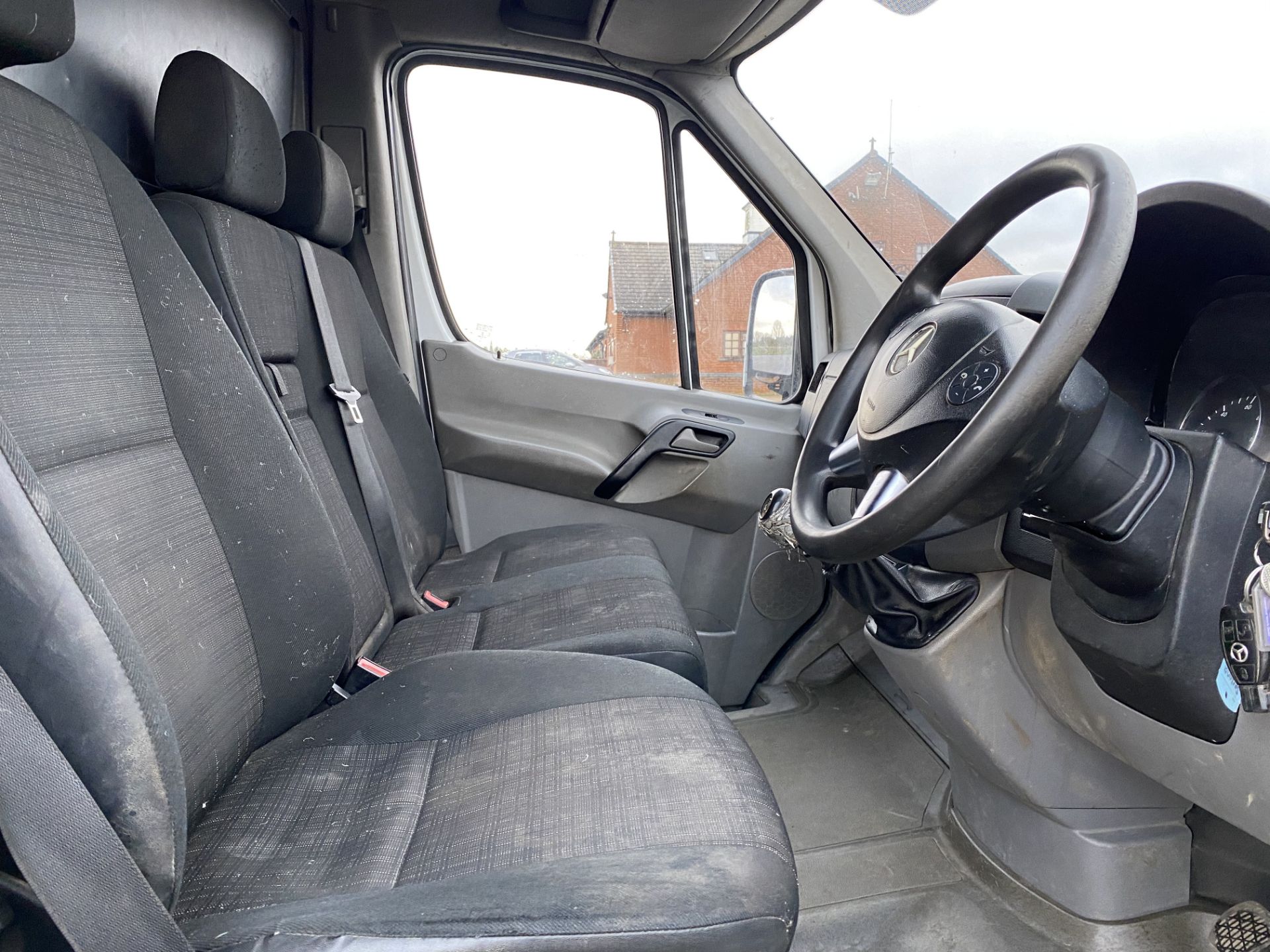 (ON SALE) MERCEDES SPRINTER 313CDI MWB HIGH ROOF-14 REG- 1 OWNER -LOW MILES -1 KEEPER- NEW SHAPE - Image 7 of 13
