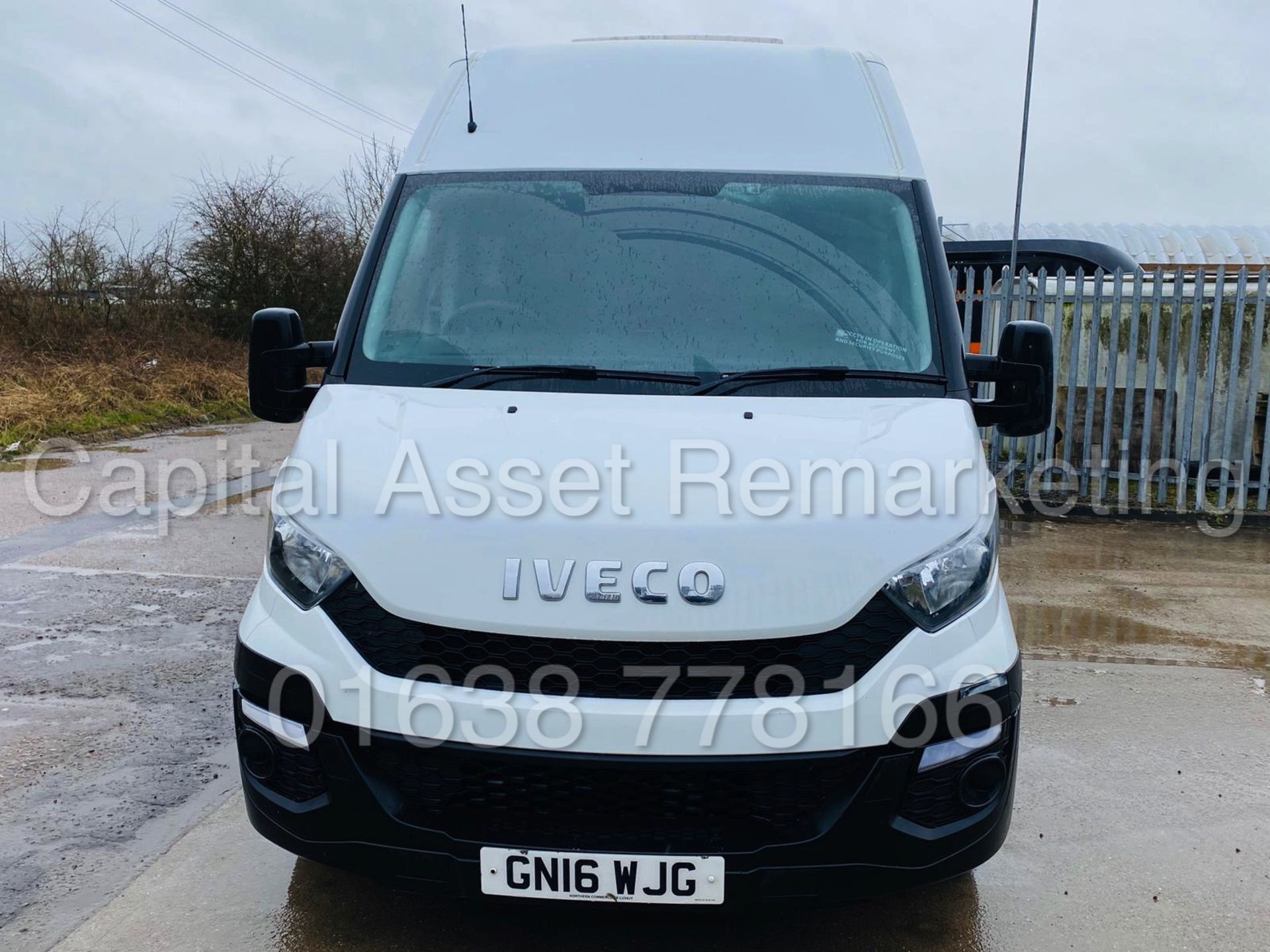 IVECO DAILY 35S13 *FRIDGE / FREEZER VAN* (2016 - NEW MODEL) '2.3 DIESEL - 6 SPEED' *SAT NAV* - Image 3 of 31