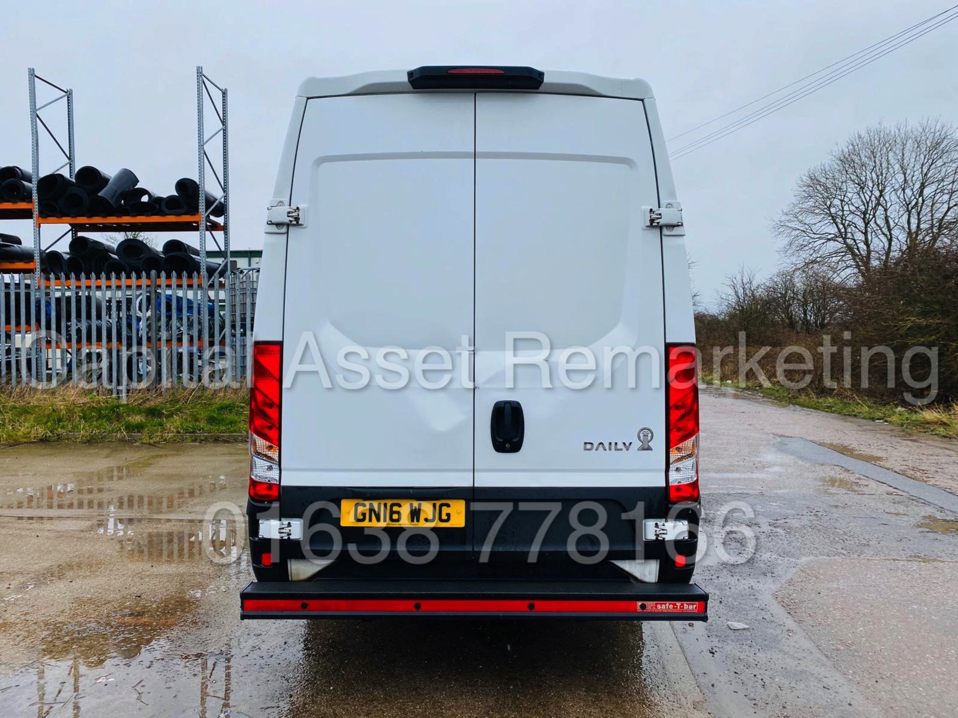 IVECO DAILY 35S13 *FRIDGE / FREEZER VAN* (2016-NEW MODEL) '2.3 DIESEL - 6 SPEED' *SAT NAV* (1 OWNER) - Image 8 of 31