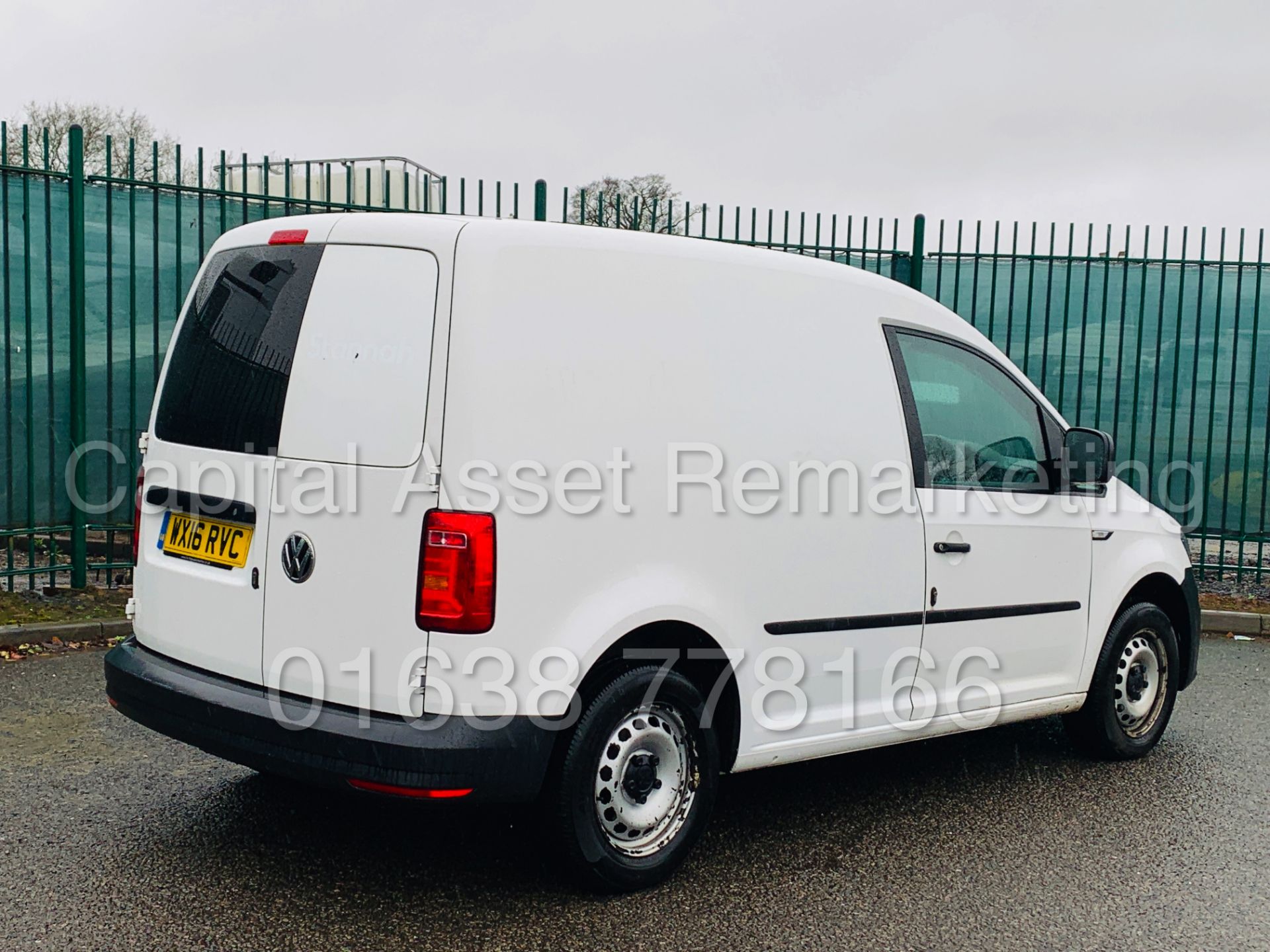 VOLKSWAGEN CADDY C20 *SWB - PANEL VAN* (2016 - NEW MODEL) '2.0 TDI - 102 BHP' **AIR CON** (1 OWNER) - Image 12 of 35