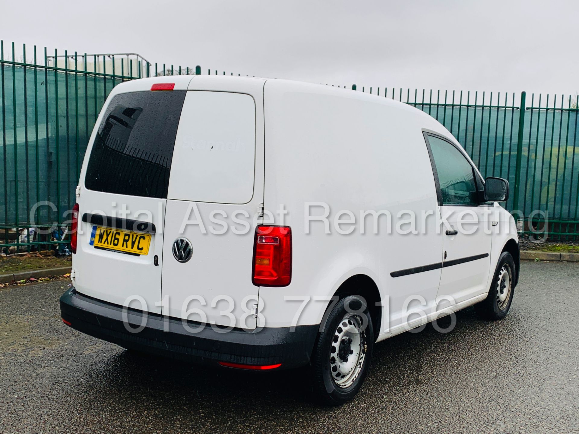 VOLKSWAGEN CADDY C20 *SWB - PANEL VAN* (2016 - NEW MODEL) '2.0 TDI - 102 BHP' **AIR CON** (1 OWNER) - Image 11 of 35