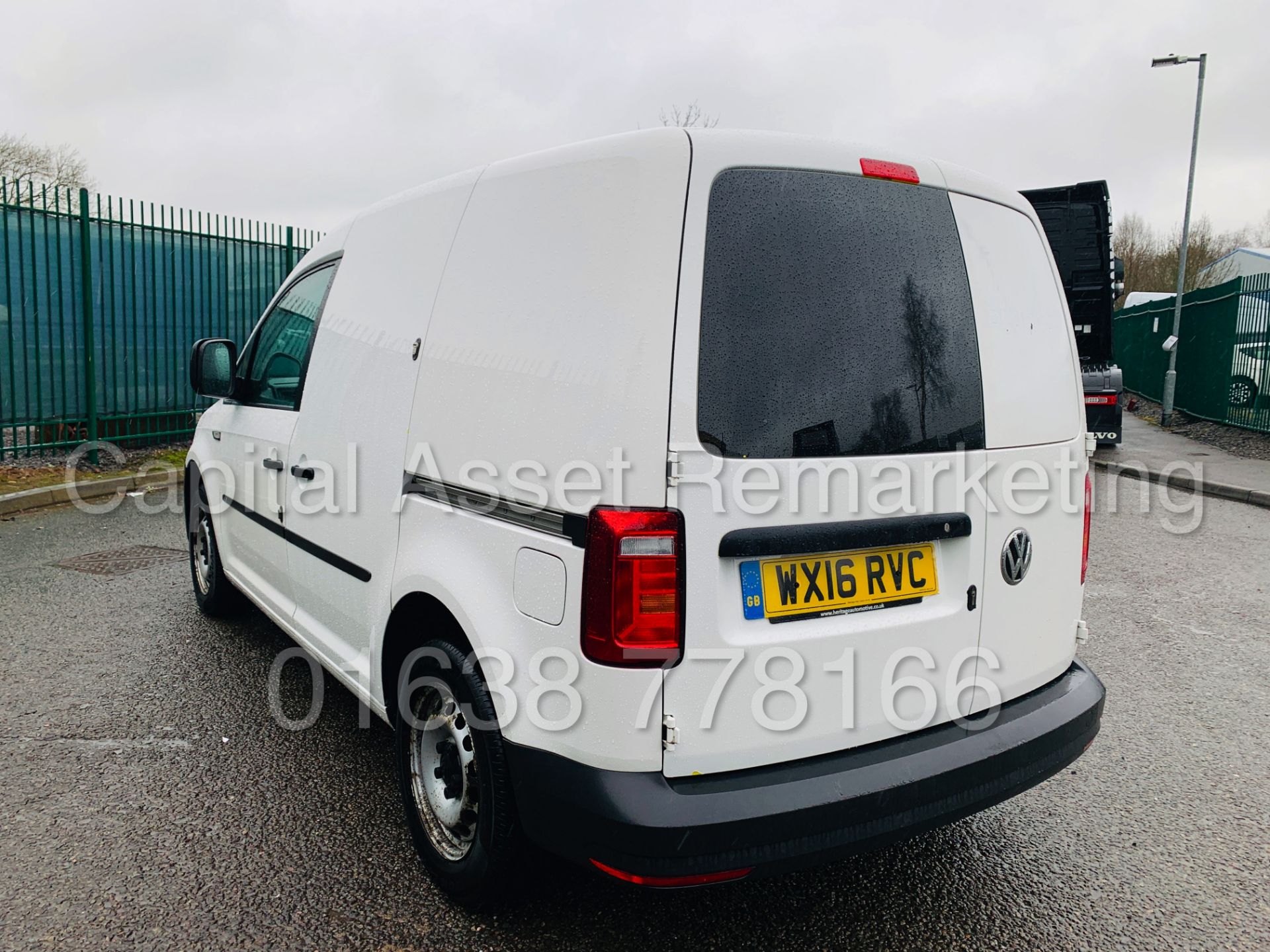 VOLKSWAGEN CADDY C20 *SWB - PANEL VAN* (2016 - NEW MODEL) '2.0 TDI - 102 BHP' **AIR CON** (1 OWNER) - Image 9 of 35