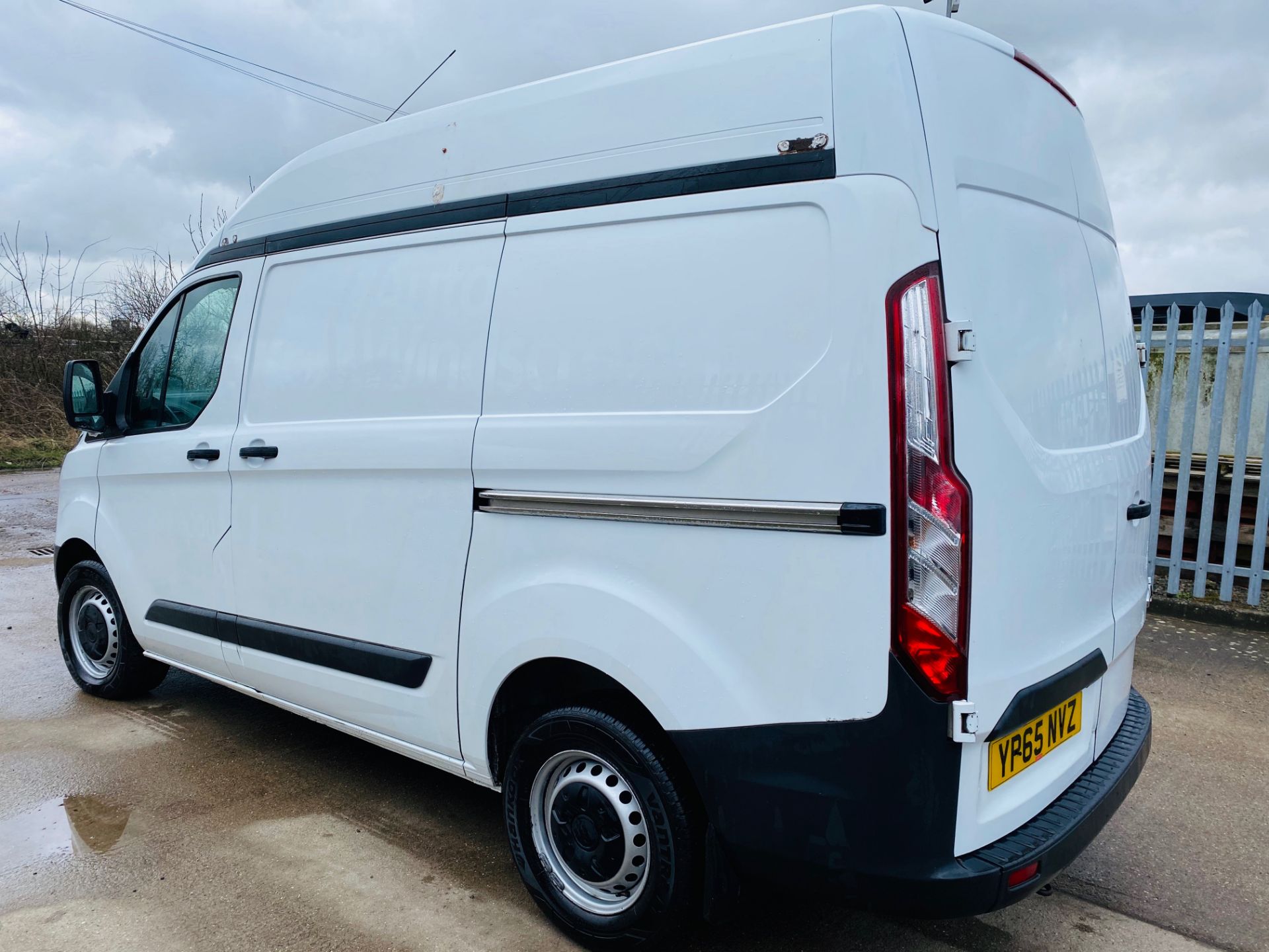 FORD TRANSIT CUSTOM 2.2TDCI "125" 290 L2 EXTRA HIGH ROOF - 65 REG - AIR CON - 1 KEEPER - CAMPER?? - Image 6 of 7