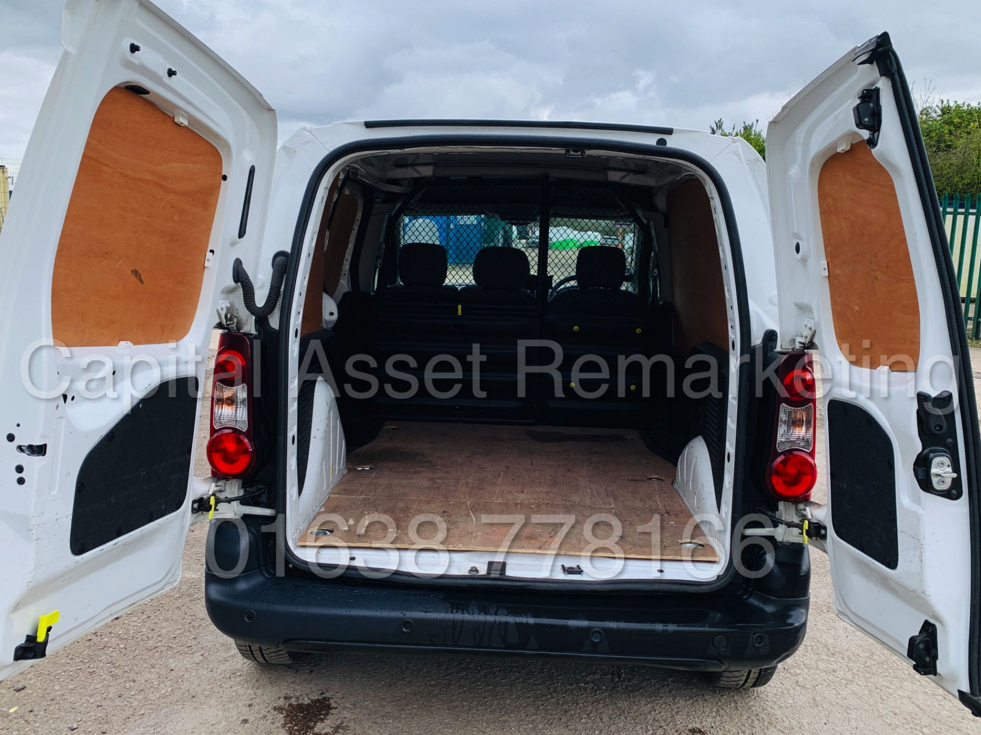 PEUGEOT PARTNER *PROFESSIONAL* SWB - PANEL VAN (2017 MODEL) '1.6 BLUE HDI-EURO 6' *U-LEZ COMPLIANT* - Image 25 of 42