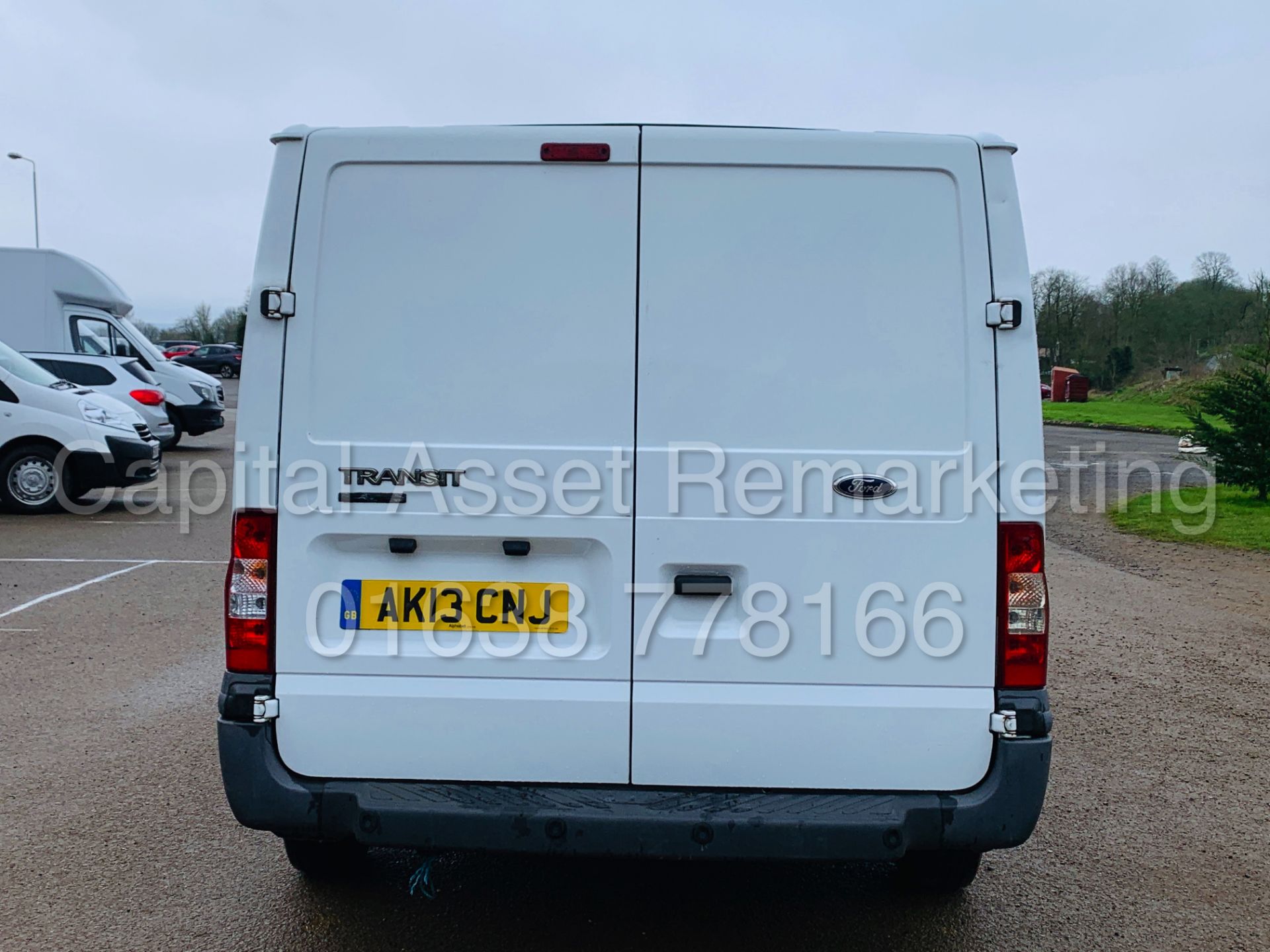 FORD TRANSIT *SWB - PANEL VAN* (2013) '2.2 TDCI - 100 BHP - 6 SPEED' - Image 10 of 30