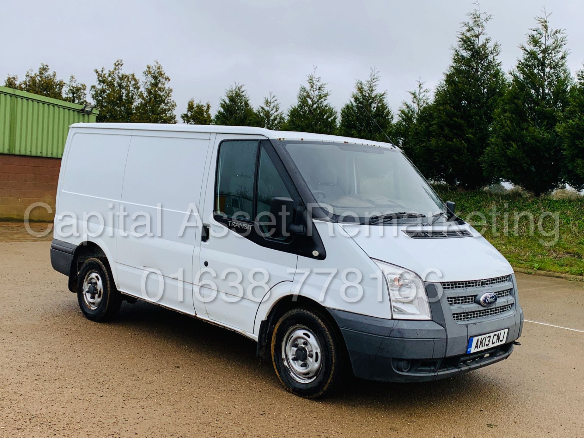 FORD TRANSIT *SWB - PANEL VAN* (2013) '2.2 TDCI - 100 BHP - 6 SPEED' - Image 2 of 30