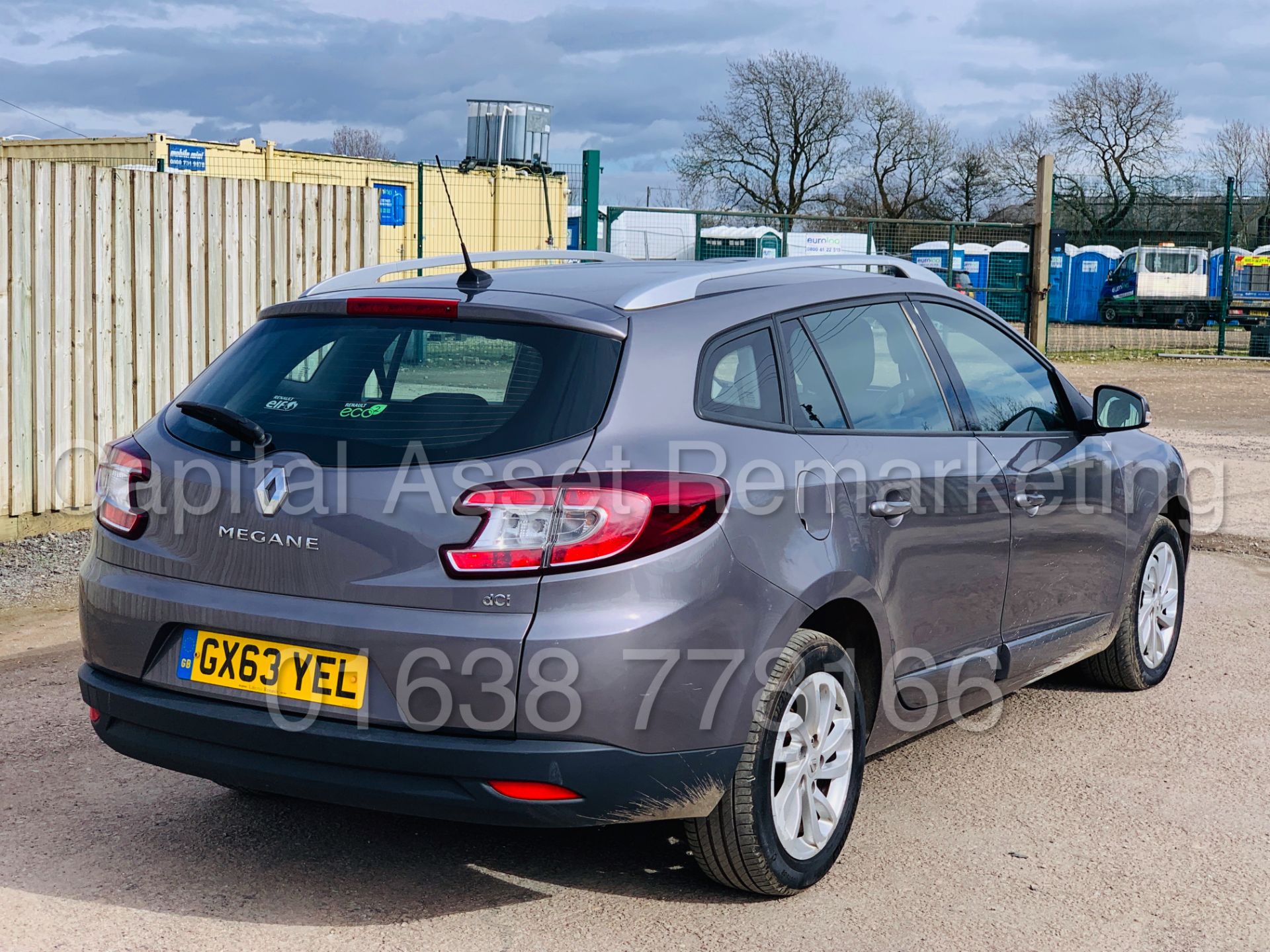 (ON SALE) RENAULT MEGANE *ENERGY* ESTATE (2014 MODEL) '1.5 DCI - STOP/START - 6 SPEED' **SAT NAV** - Image 11 of 43