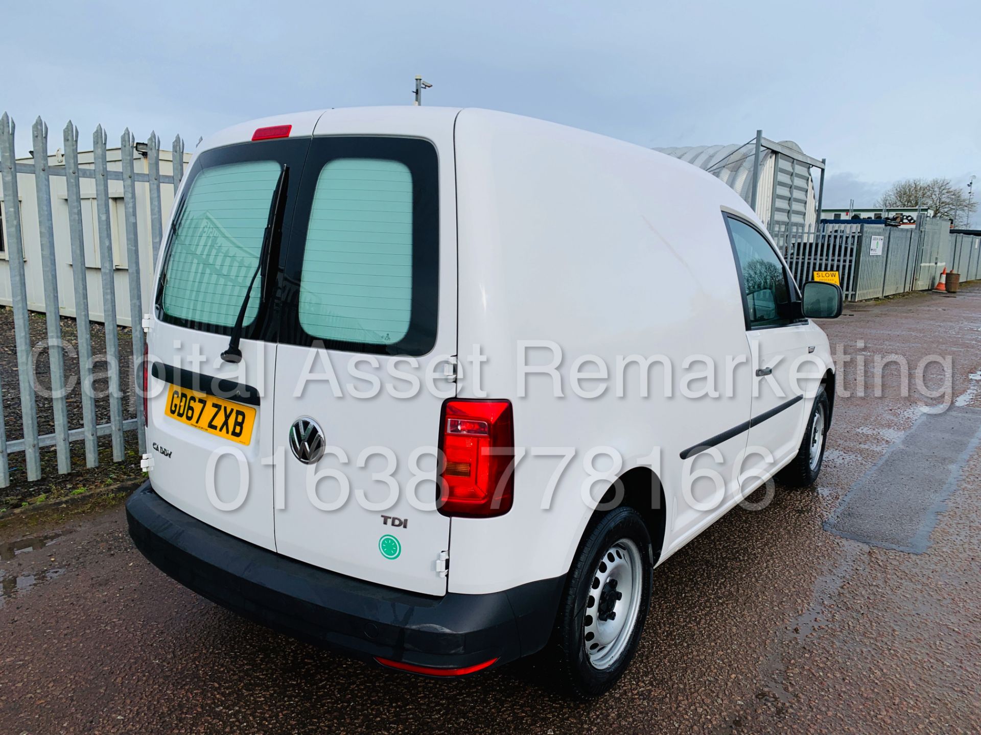 VOLKSWAGEN CADDY C20 *SWB - PANEL VAN* (2018 - NEW MODEL) '2.0 TDI - EURO 6' (1 OWNER FROM NEW) - Image 11 of 39