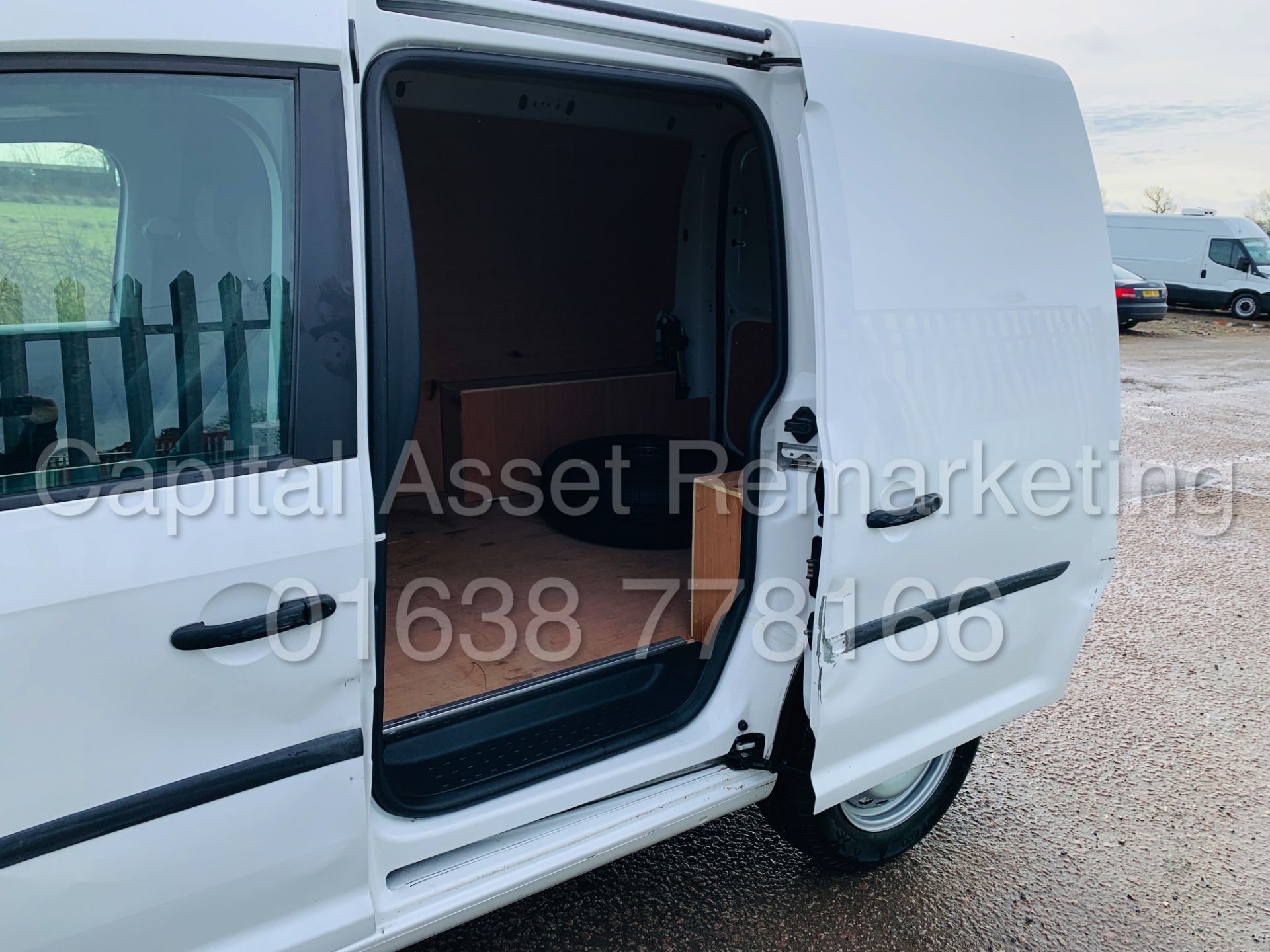 VOLKSWAGEN CADDY C20 *SWB - PANEL VAN* (2018 - NEW MODEL) '2.0 TDI - EURO 6' (1 OWNER FROM NEW) - Image 20 of 39