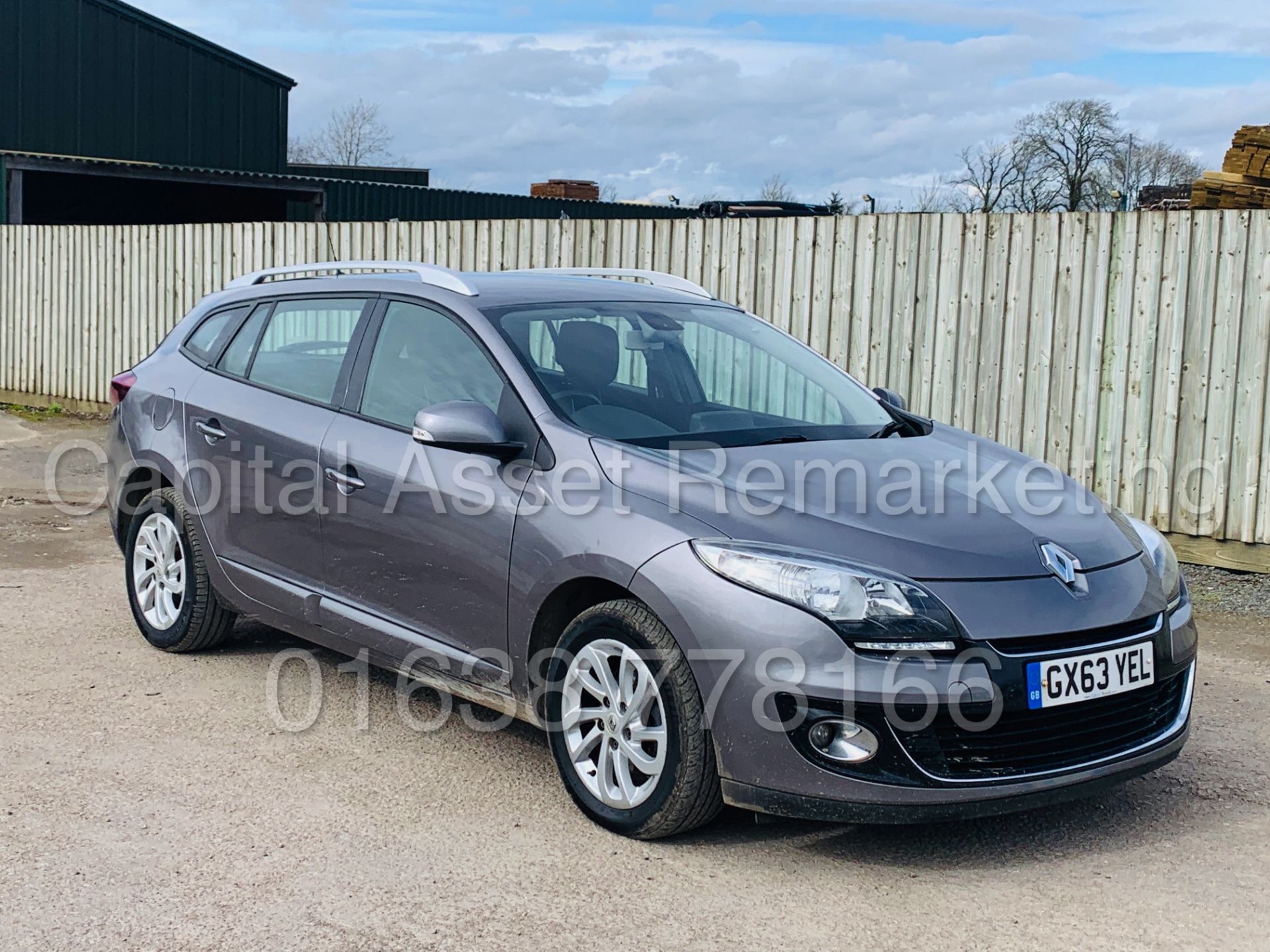 (ON SALE) RENAULT MEGANE *ENERGY* ESTATE (2014 MODEL) '1.5 DCI - STOP/START - 6 SPEED' **SAT NAV** - Image 3 of 43