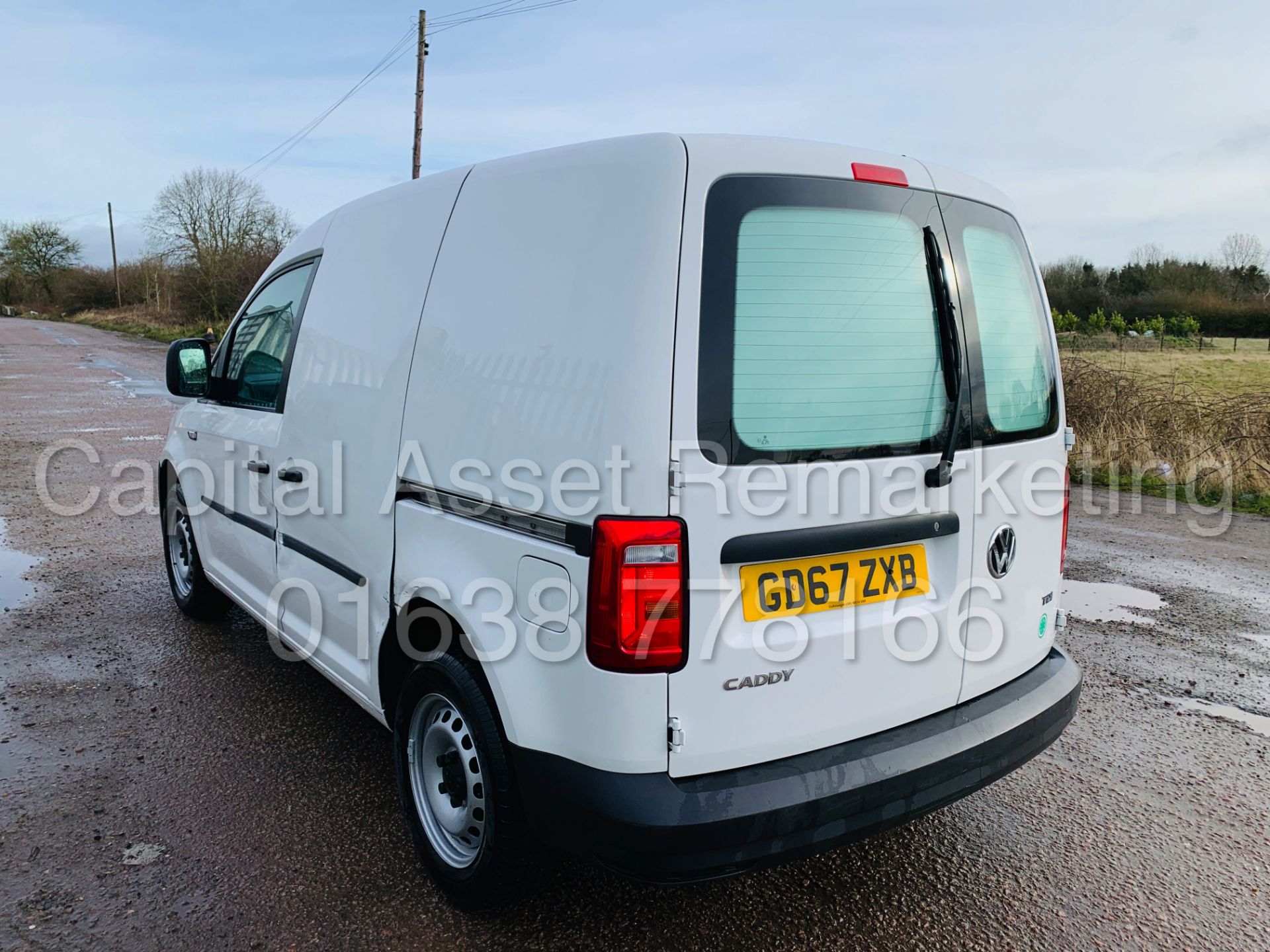 VOLKSWAGEN CADDY C20 *SWB - PANEL VAN* (2018 - NEW MODEL) '2.0 TDI - EURO 6' (1 OWNER FROM NEW) - Image 9 of 39