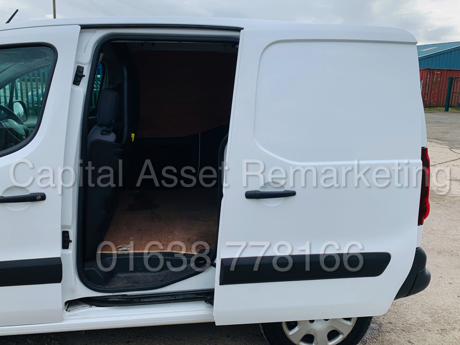 PEUGEOT PARTNER *PROFESSIONAL* SWB - PANEL VAN (2017 MODEL) '1.6 BLUE HDI-EURO 6' *U-LEZ COMPLIANT* - Image 24 of 42