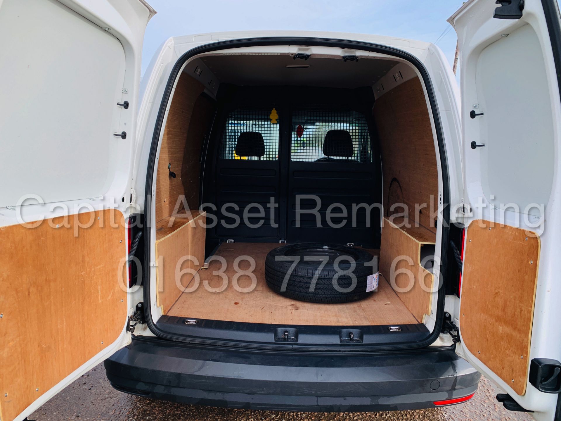 VOLKSWAGEN CADDY C20 *SWB - PANEL VAN* (2018 - NEW MODEL) '2.0 TDI - EURO 6' (1 OWNER FROM NEW) - Image 22 of 39