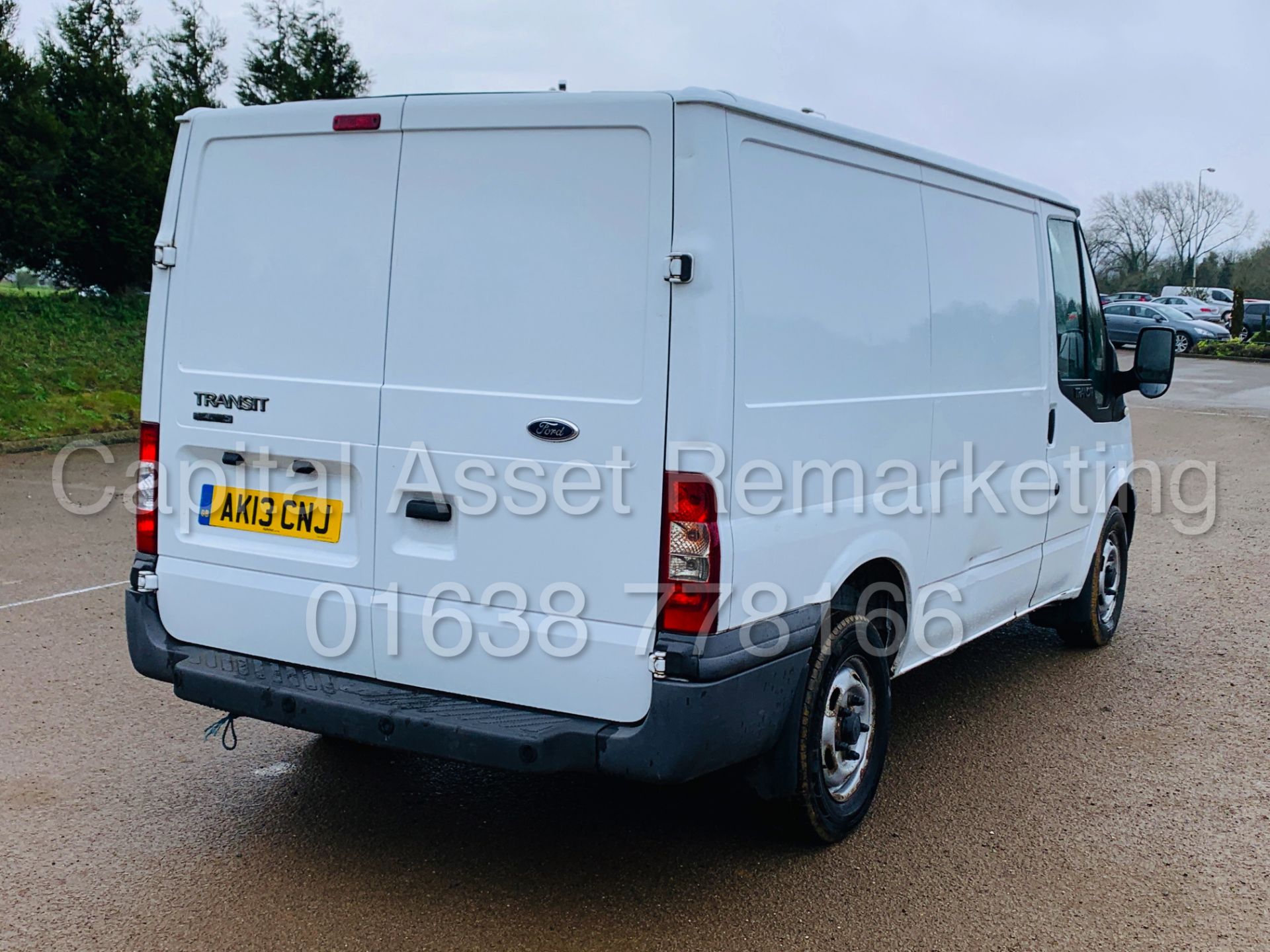 FORD TRANSIT *SWB - PANEL VAN* (2013) '2.2 TDCI - 100 BHP - 6 SPEED' - Image 11 of 30