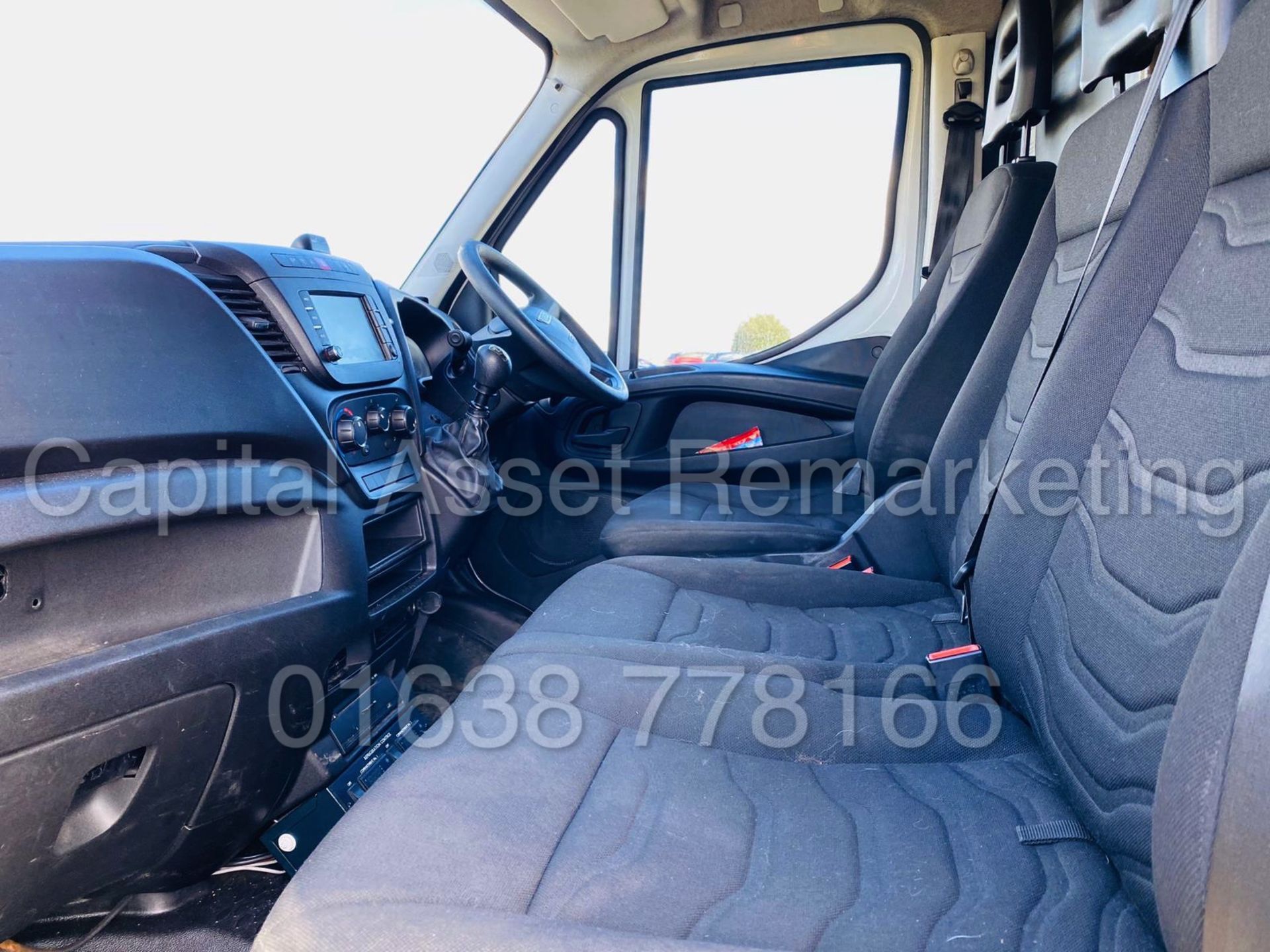 IVECO DAILY 35S13 *FRIDGE / FREEZER VAN* (2016-NEW MODEL) '2.3 DIESEL - 6 SPEED' *SAT NAV* - Image 21 of 35