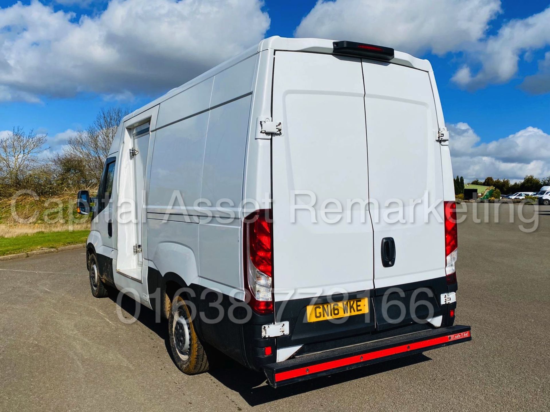 IVECO DAILY 35S13 *FRIDGE / FREEZER VAN* (2016-NEW MODEL) '2.3 DIESEL - 6 SPEED' *SAT NAV* - Image 4 of 35