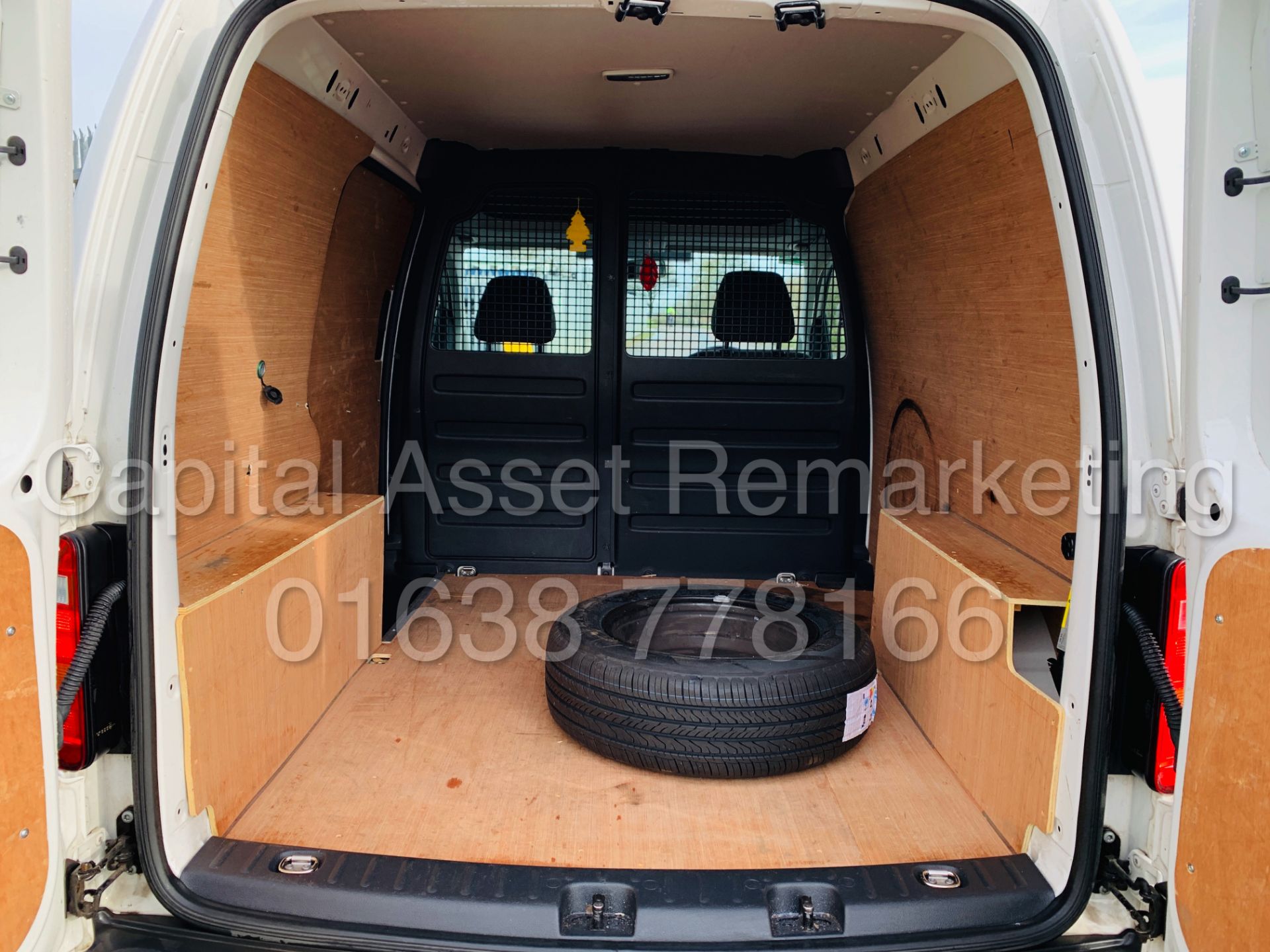 VOLKSWAGEN CADDY C20 *SWB - PANEL VAN* (2018 - NEW MODEL) '2.0 TDI - EURO 6' (1 OWNER FROM NEW) - Image 23 of 39