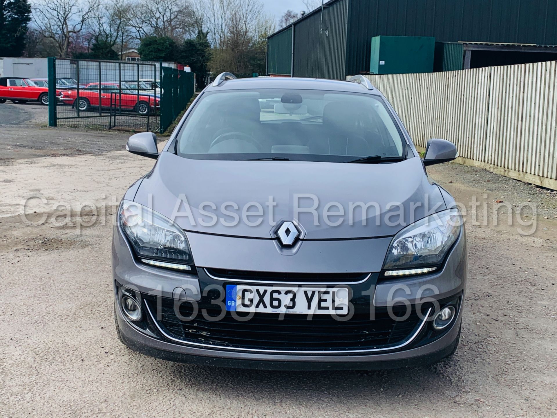 (ON SALE) RENAULT MEGANE *ENERGY* ESTATE (2014 MODEL) '1.5 DCI - STOP/START - 6 SPEED' **SAT NAV** - Image 4 of 43