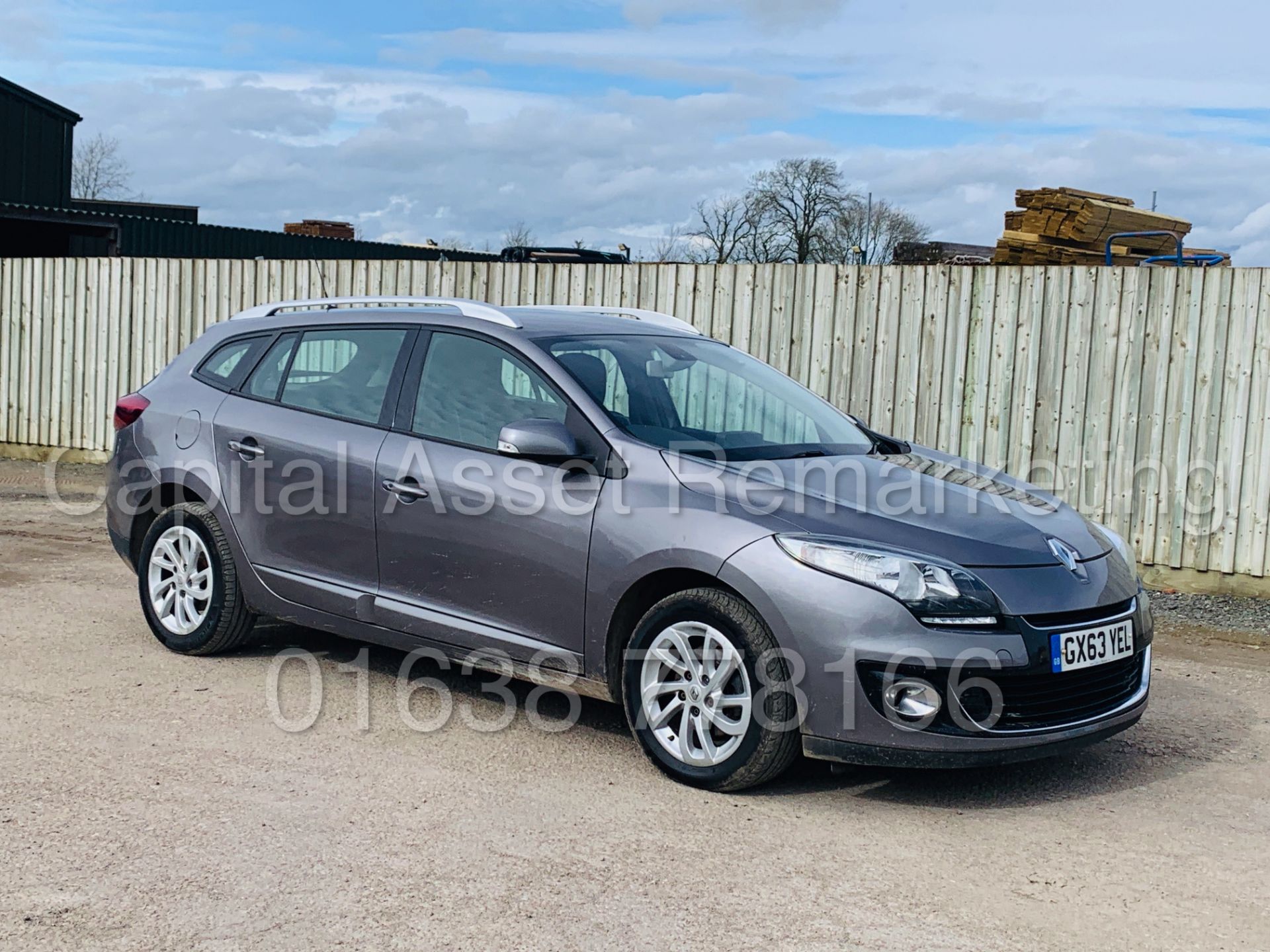 (ON SALE) RENAULT MEGANE *ENERGY* ESTATE (2014 MODEL) '1.5 DCI - STOP/START - 6 SPEED' **SAT NAV** - Image 2 of 43