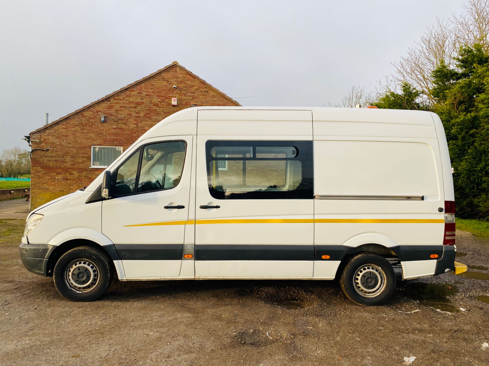 MERCEDES SPRINTER 313CDI MEDIUM WHEEL BASE WELFARE / MESSING UNIT - TOILET - MICROWAVE - ONLY 114K