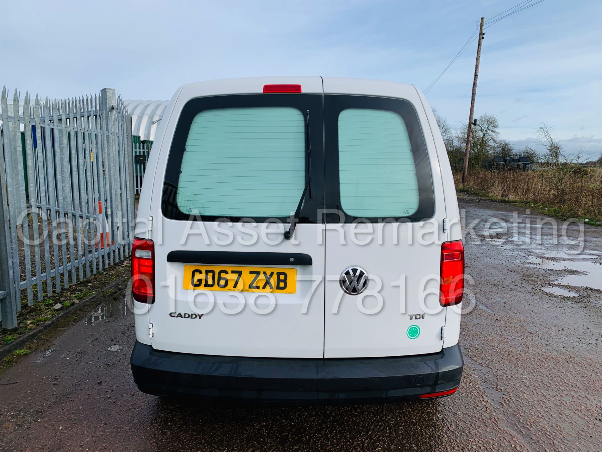 VOLKSWAGEN CADDY C20 *SWB - PANEL VAN* (2018 - NEW MODEL) '2.0 TDI - EURO 6' (1 OWNER FROM NEW) - Image 10 of 39