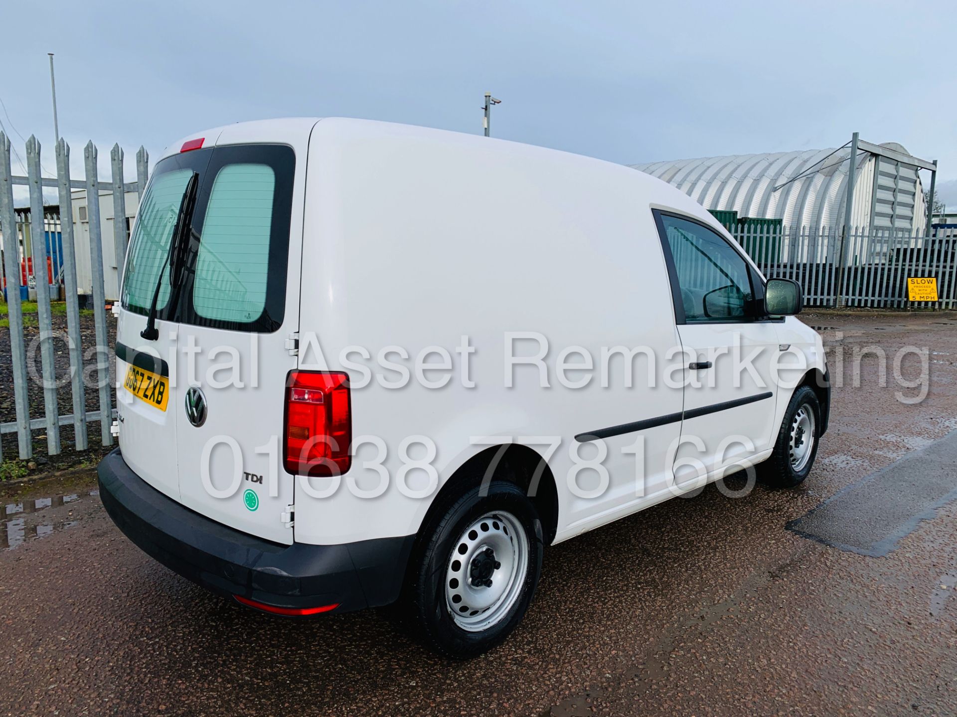 VOLKSWAGEN CADDY C20 *SWB - PANEL VAN* (2018 - NEW MODEL) '2.0 TDI - EURO 6' (1 OWNER FROM NEW) - Image 12 of 39