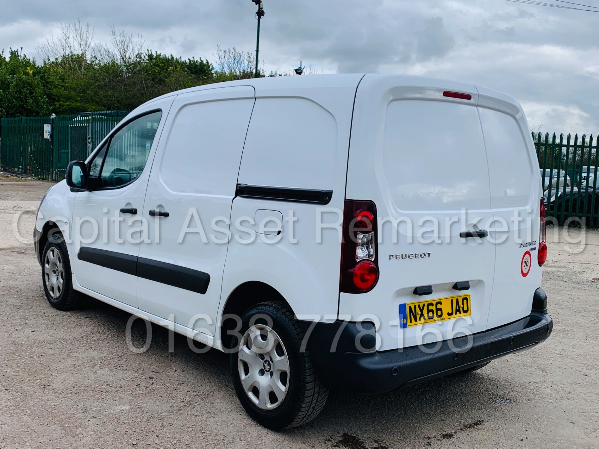 PEUGEOT PARTNER *PROFESSIONAL* SWB - PANEL VAN (2017 MODEL) '1.6 BLUE HDI-EURO 6' *U-LEZ COMPLIANT* - Image 5 of 42