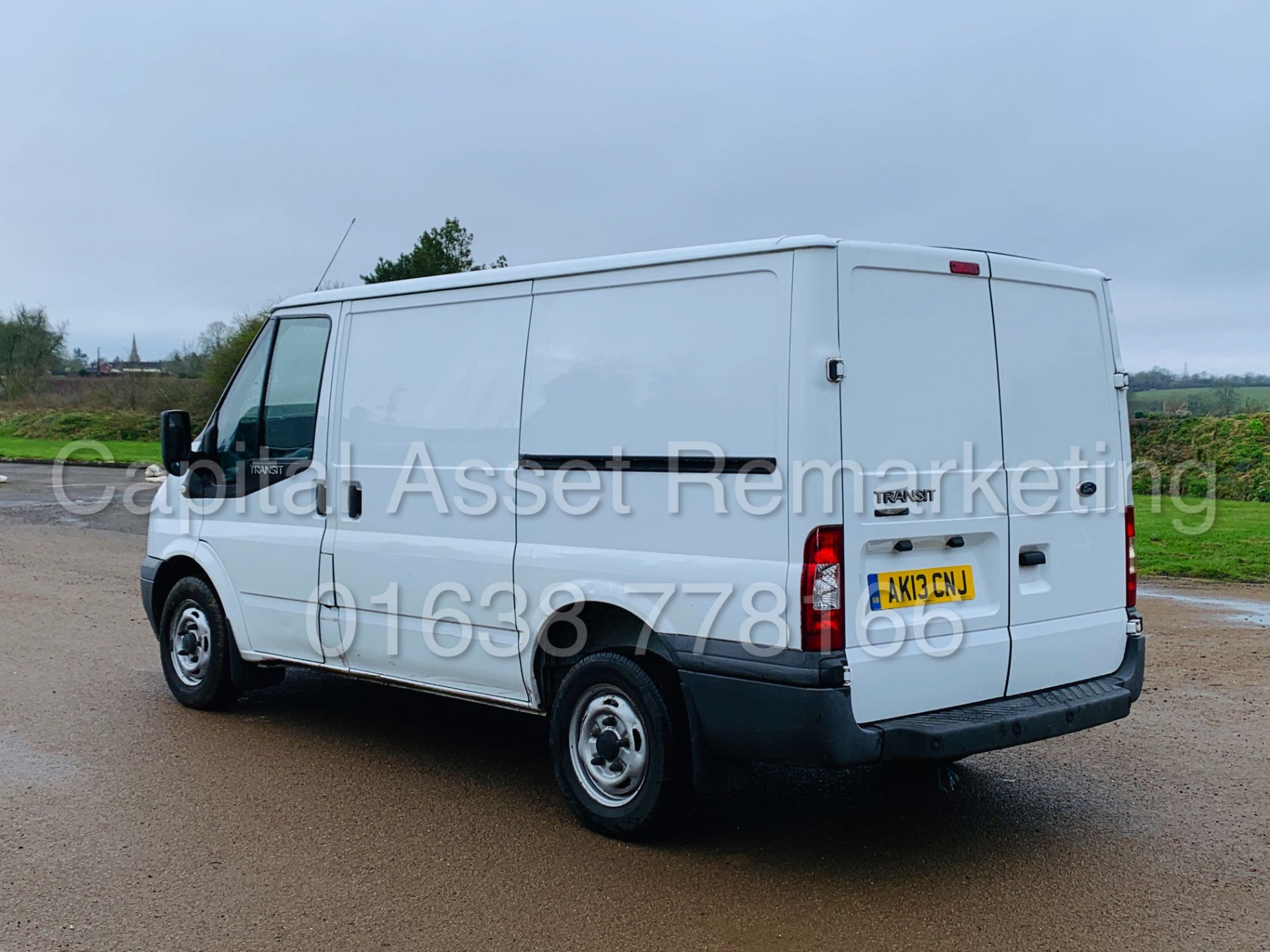 FORD TRANSIT *SWB - PANEL VAN* (2013) '2.2 TDCI - 100 BHP - 6 SPEED' - Image 8 of 30