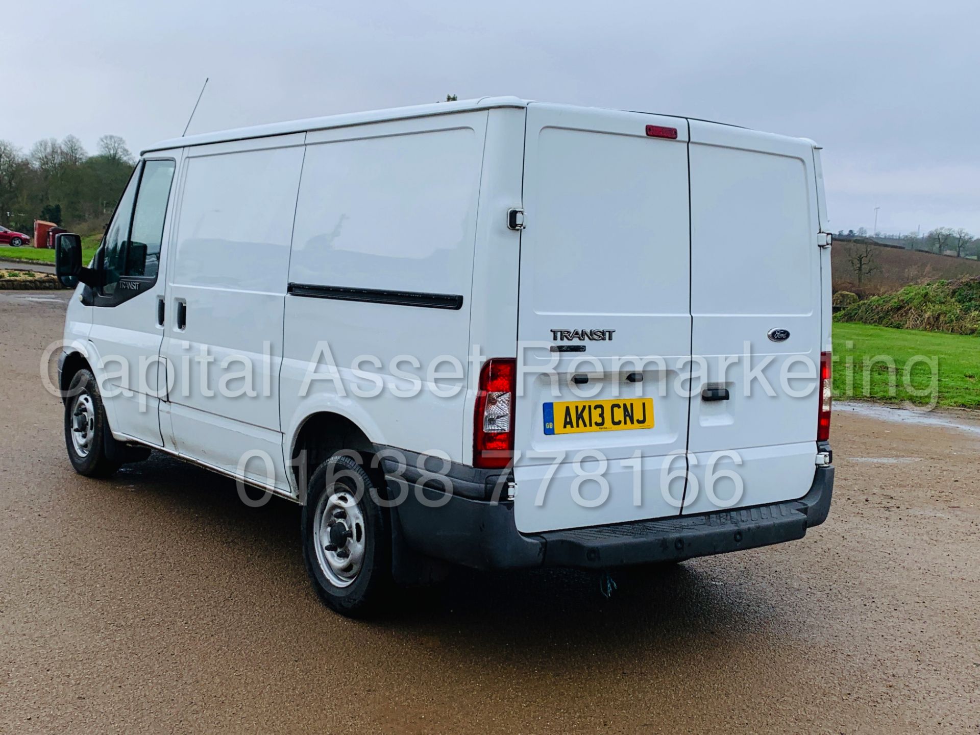 FORD TRANSIT *SWB - PANEL VAN* (2013) '2.2 TDCI - 100 BHP - 6 SPEED' - Image 9 of 30