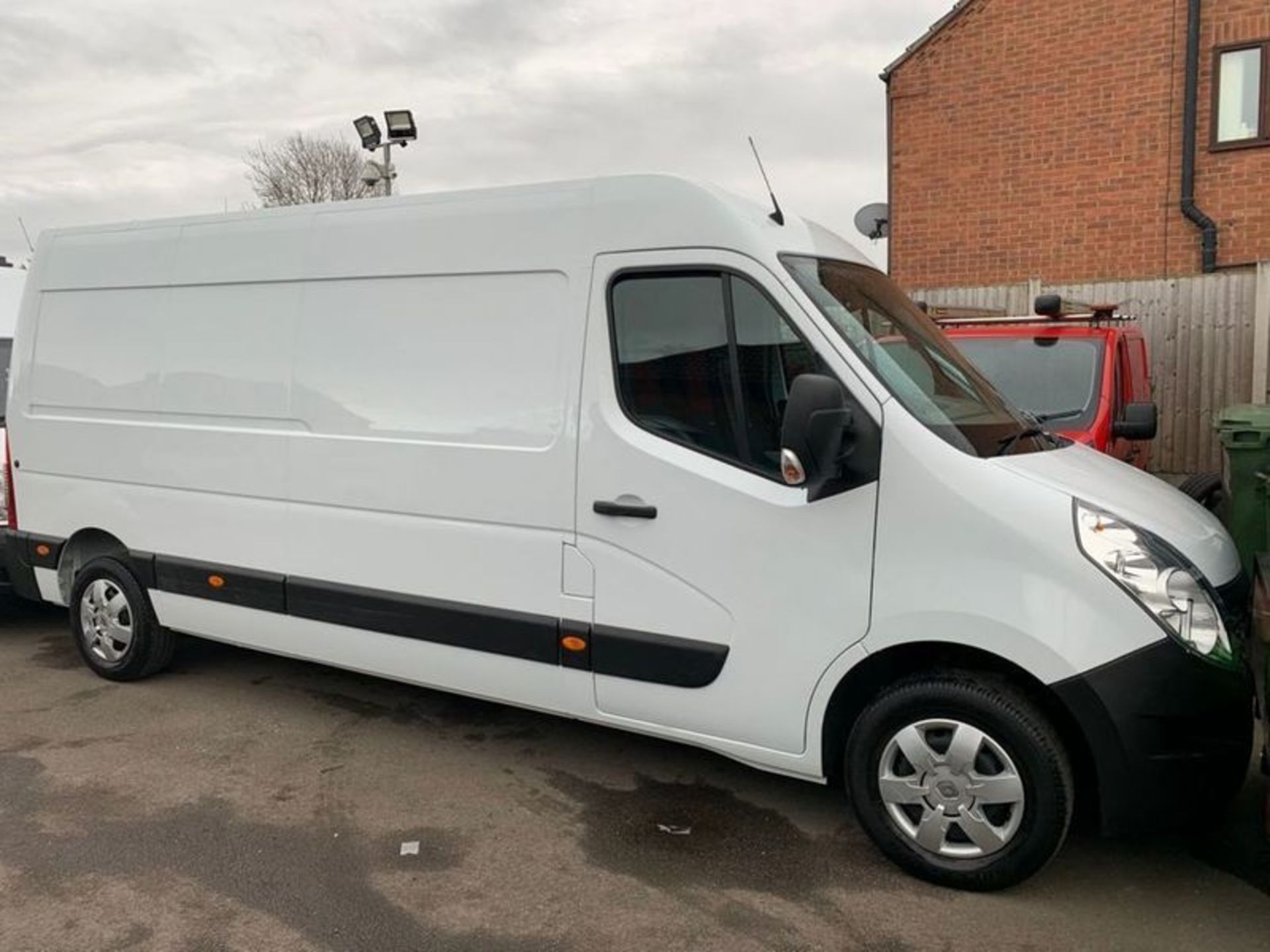 (ON SALE) RENAULT MASTER LM35 BUSINESS + 2.3DCI (EURO 6) LWB HIGH ROOF - 2017 MODEL - 1 OWNER - - Image 6 of 6