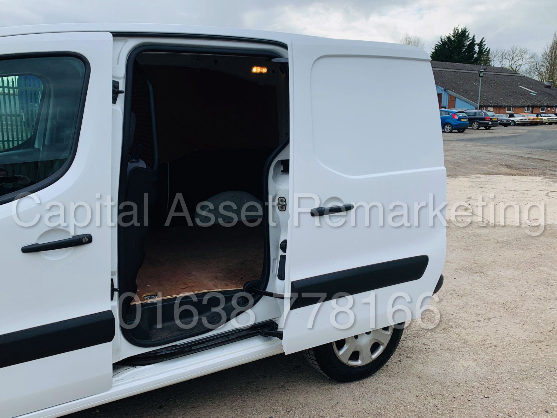 PEUGEOT PARTNER *PROFESSIONAL* SWB - PANEL VAN (2017 MODEL) '1.6 BLUE HDI-EURO 6' *U-LEZ COMPLIANT* - Image 23 of 42