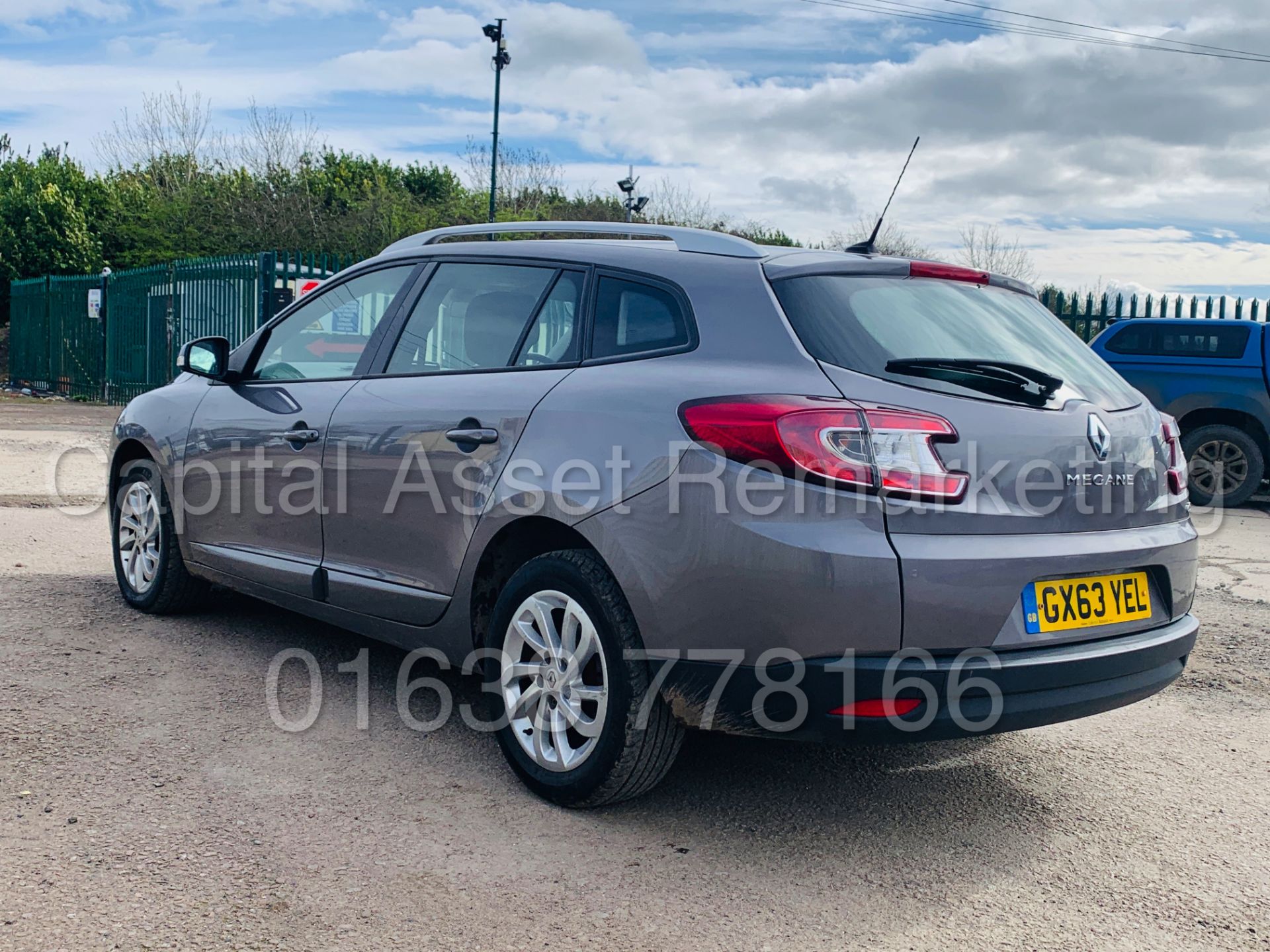 (ON SALE) RENAULT MEGANE *ENERGY* ESTATE (2014 MODEL) '1.5 DCI - STOP/START - 6 SPEED' **SAT NAV** - Image 8 of 43