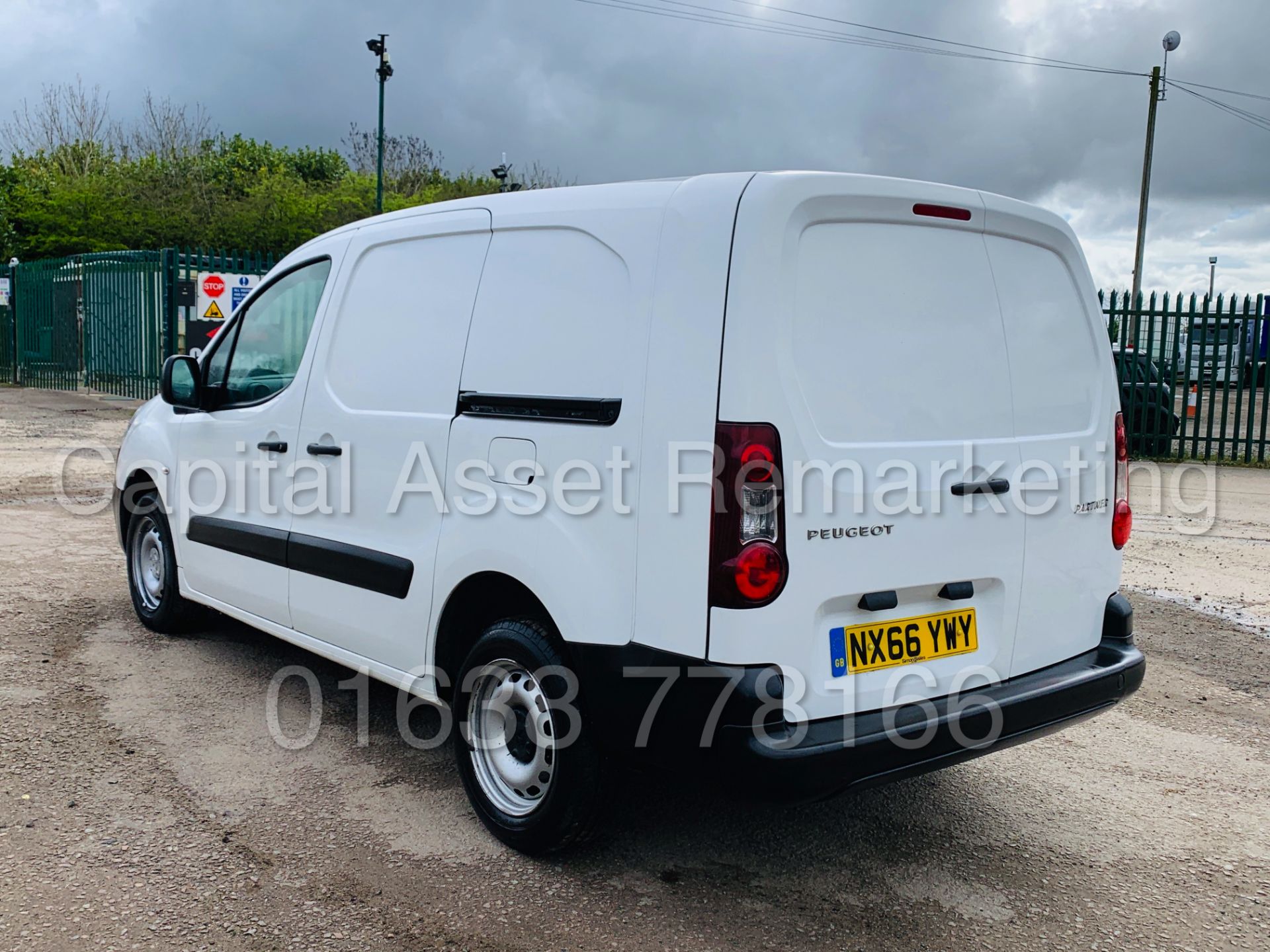 PEUGEOT PARTNER *750 S* LWB - PANEL VAN (2017 MODEL) '1.6 HDI-EURO 6' *U-LEZ COMPLIANT* (1 OWNER) - Image 9 of 40